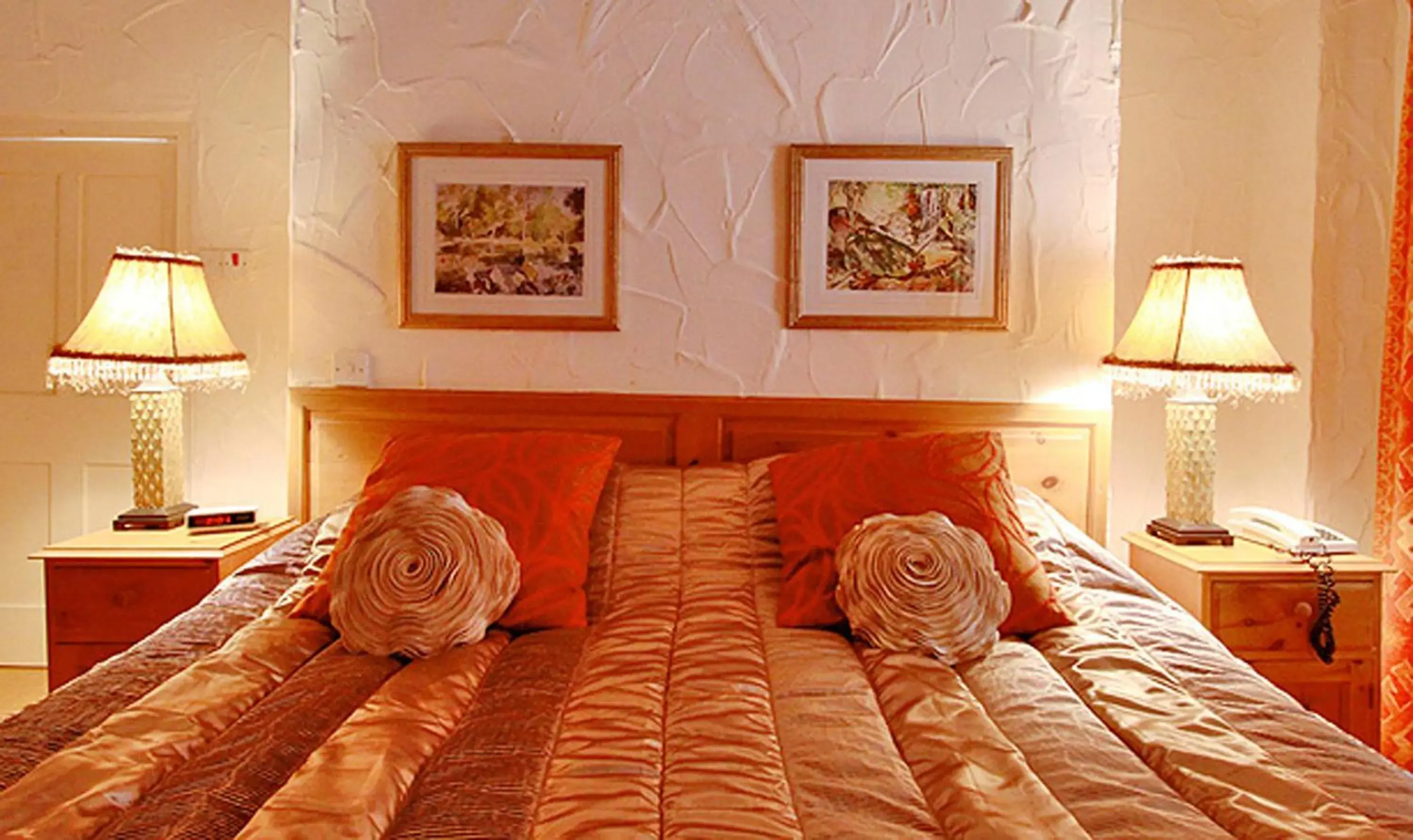 Suite with Spa Bath - single occupancy in Centre Of Britain Hotel Suite with Spa Bath - single occupancy in Centre Of Britain Hotel