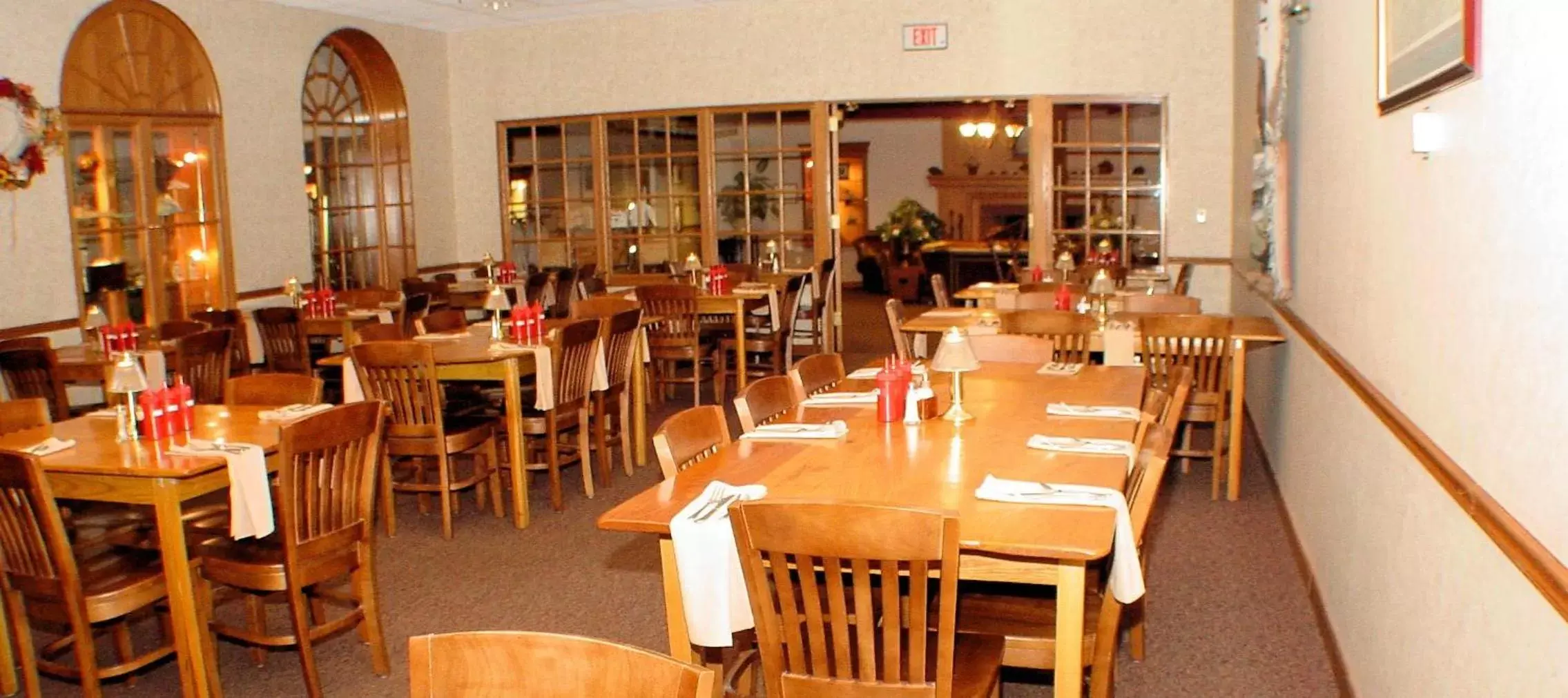 Restaurant/Places to Eat in Fort Harrison State Park Inn