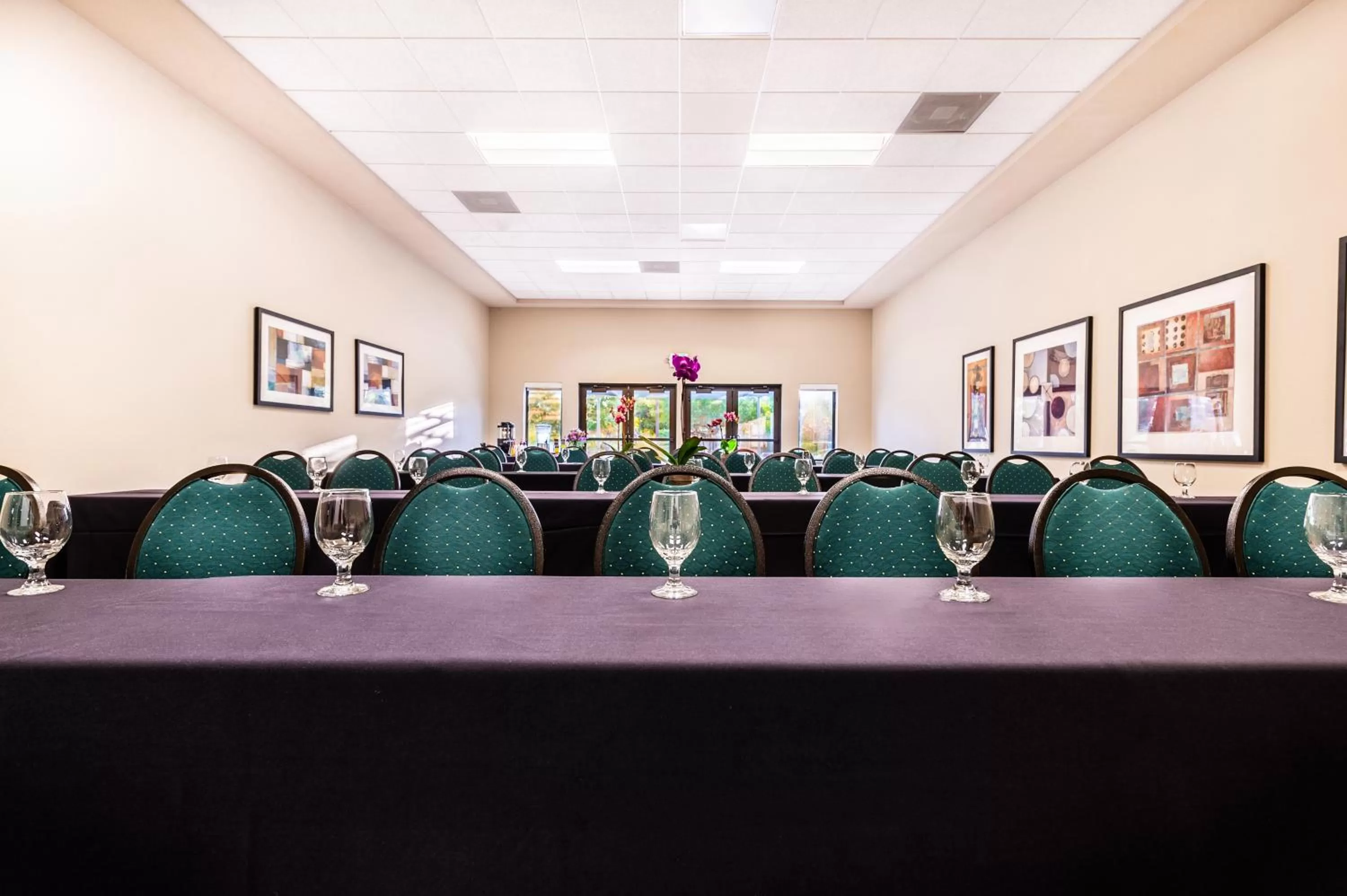 Meeting/conference room in Gaia Hotel & Spa Redding, an Ascend Collection Hotel