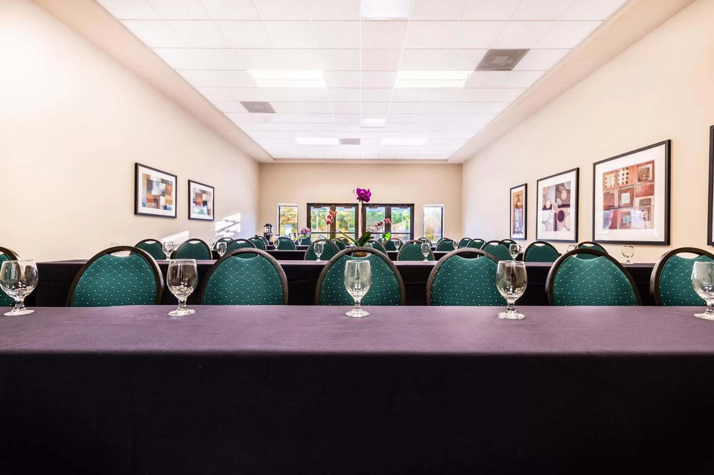Meeting/conference room in Gaia Hotel & Spa Redding, Ascend Hotel Collection