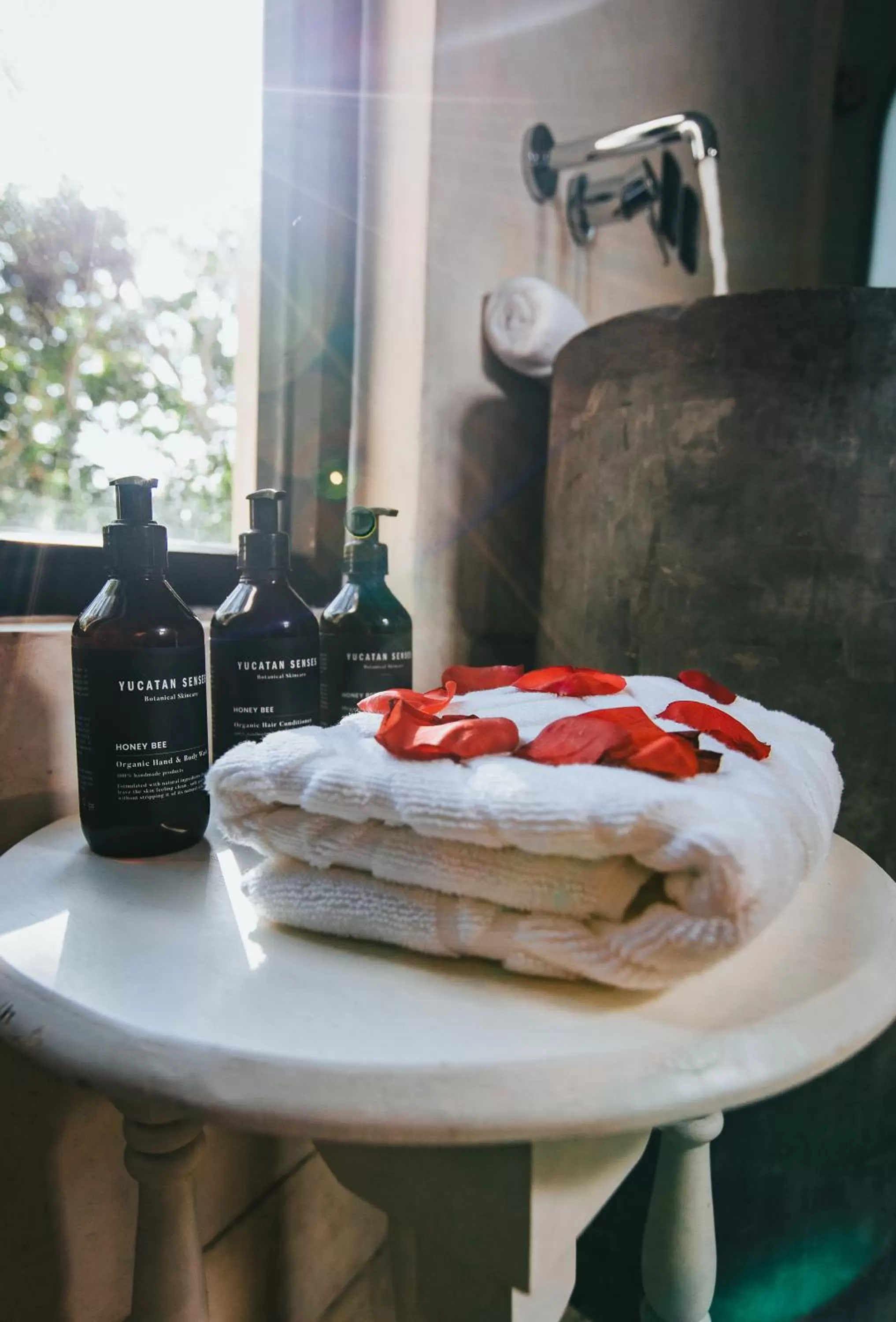 towels in Ambre & Epices Jungle Hotel & Spa