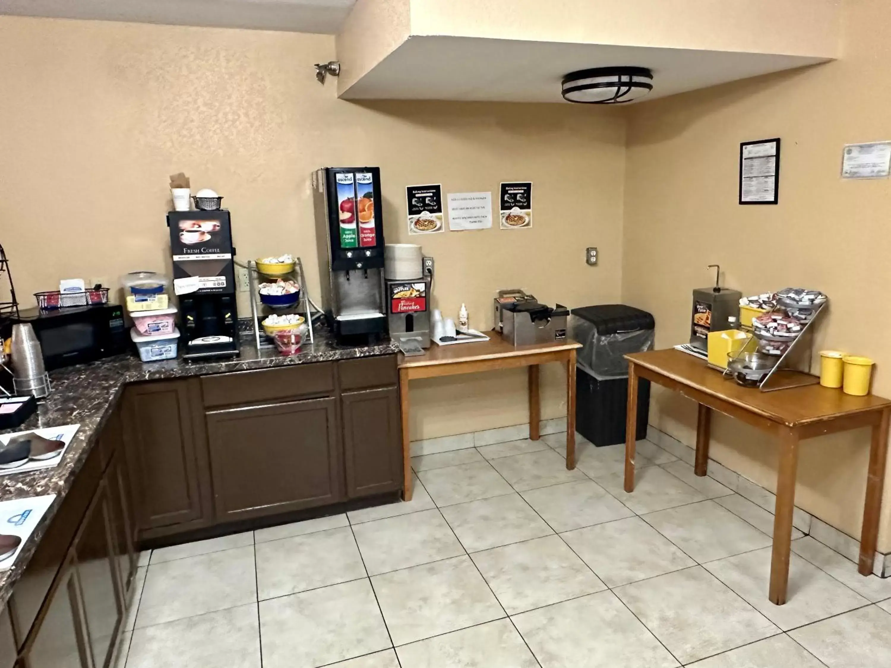 Breakfast in Days Inn & Suites by Wyndham Pigeon Forge