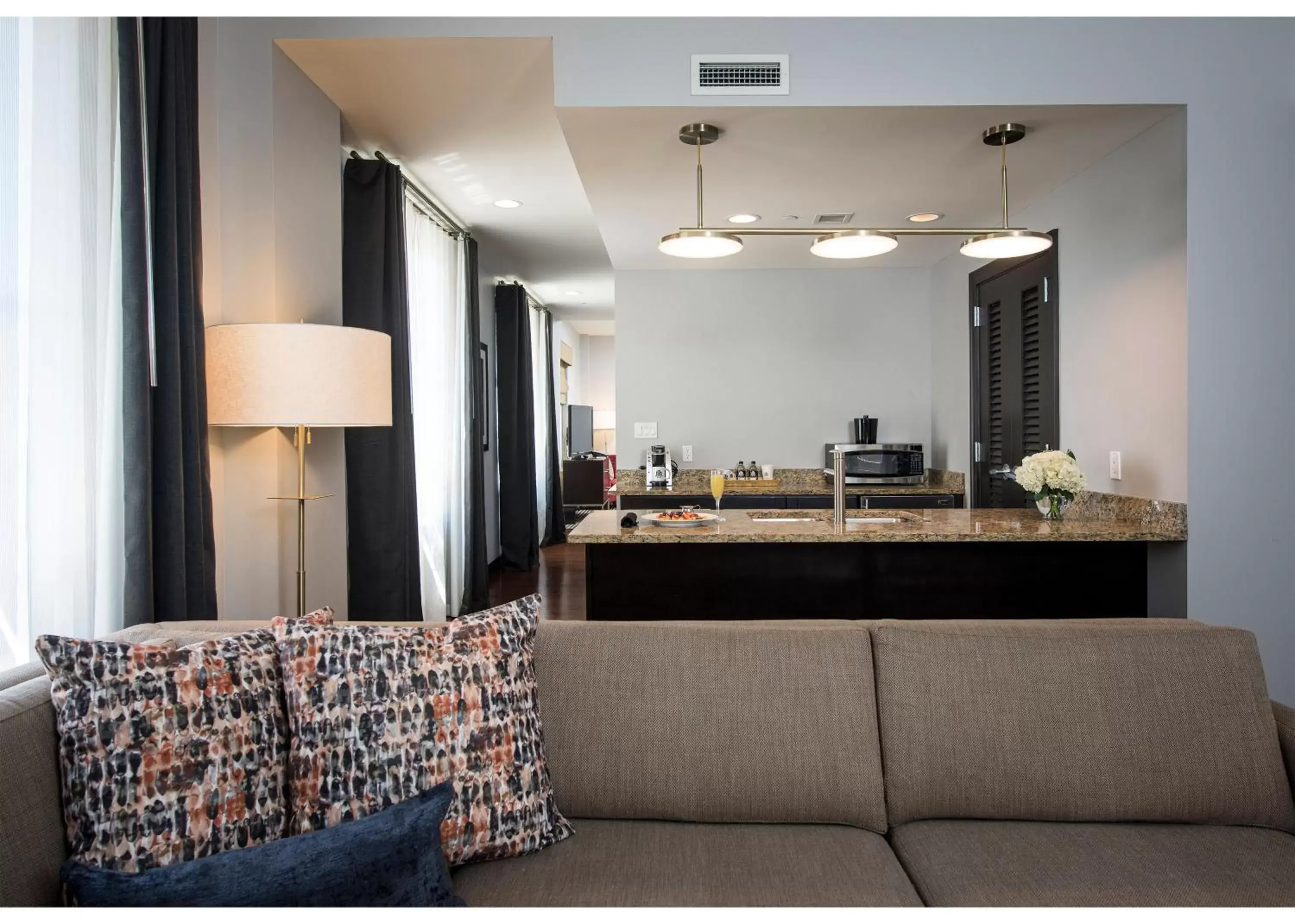 Kitchen or kitchenette, Seating Area in The Mayo Hotel