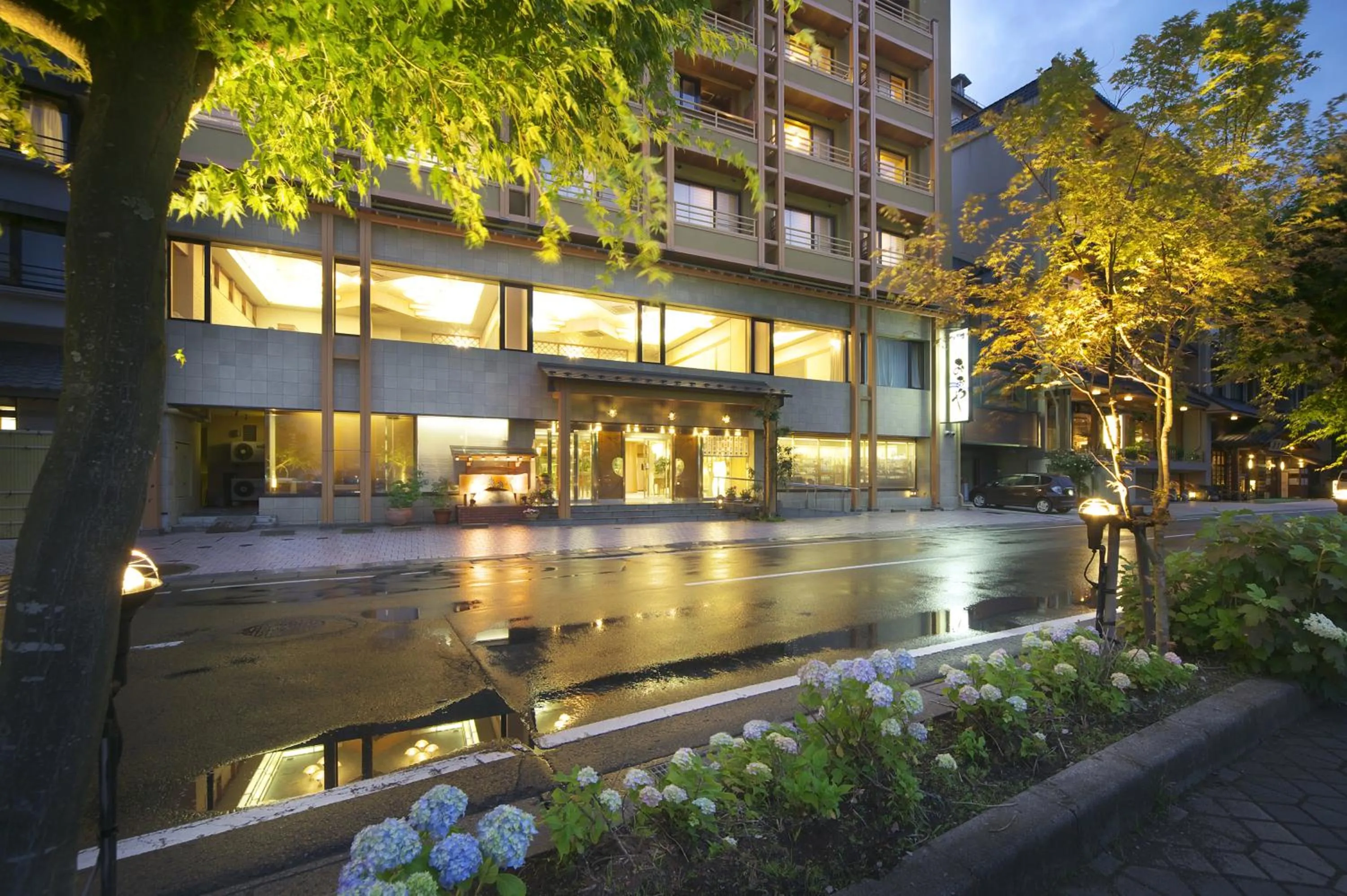 Property building in Kasuitei Ooya