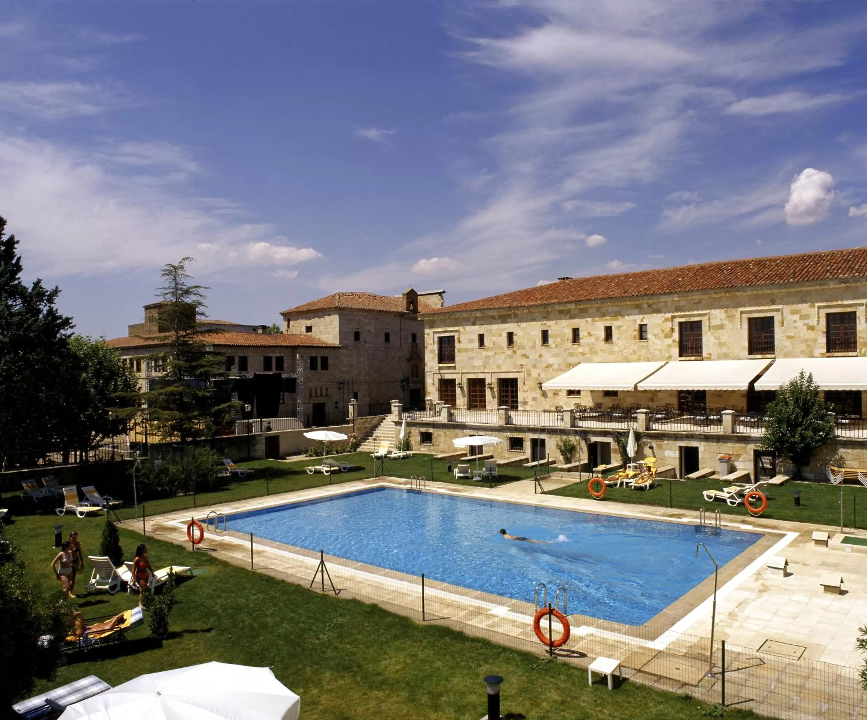 Swimming pool in Parador de Zamora