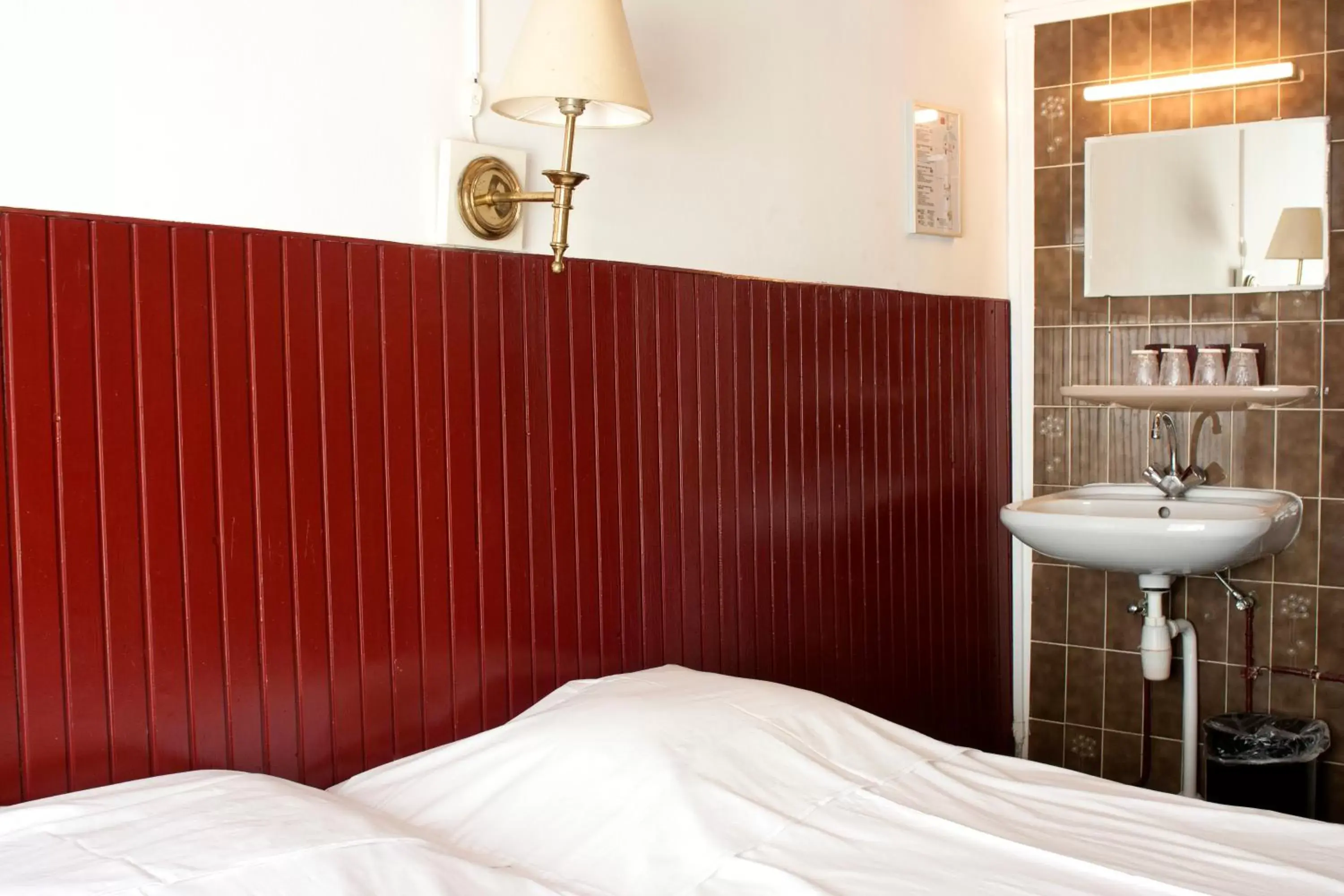 Bed, Bathroom in De Mallemoolen