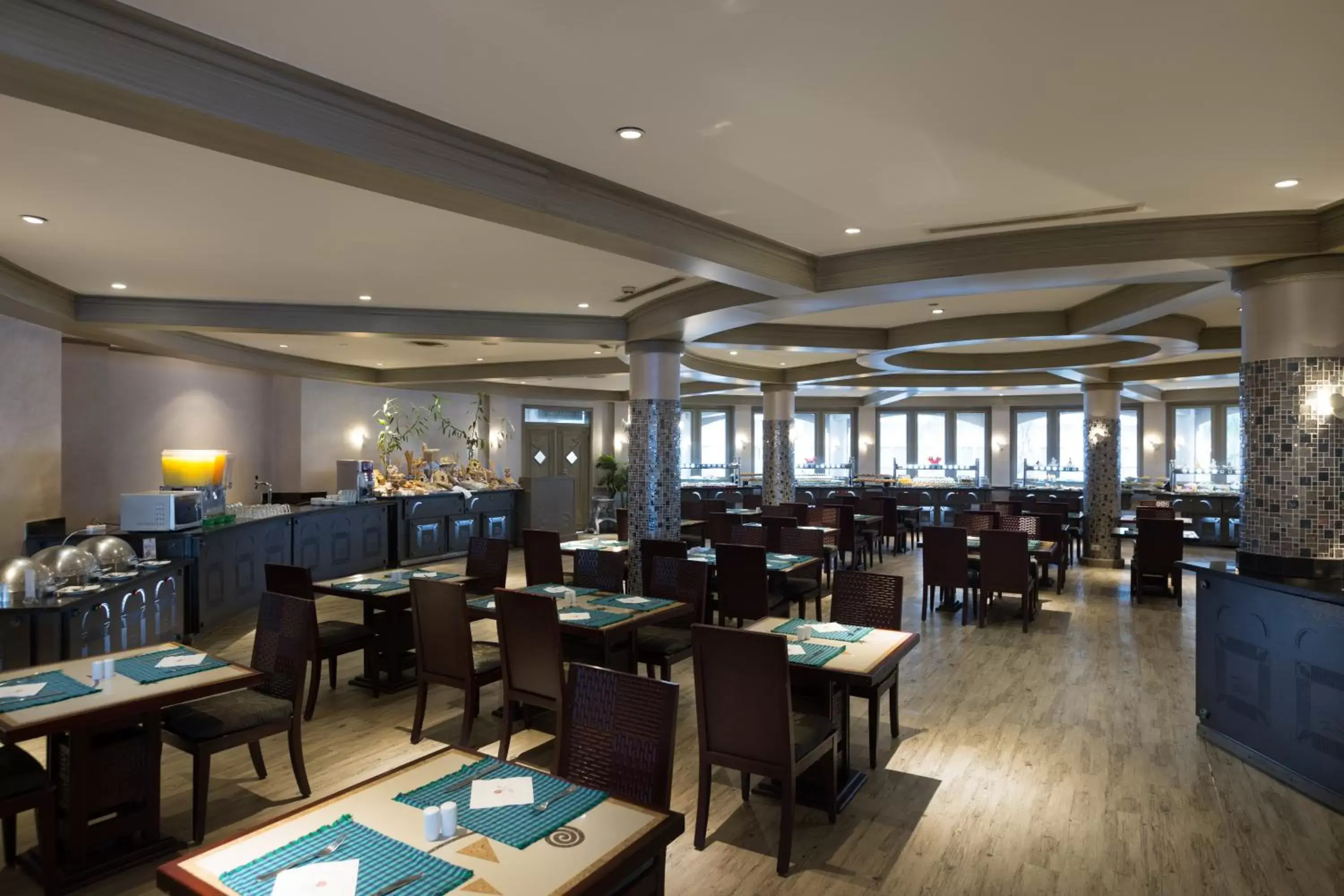 Restaurant/Places to Eat in Naama Bay Hotel & Resort