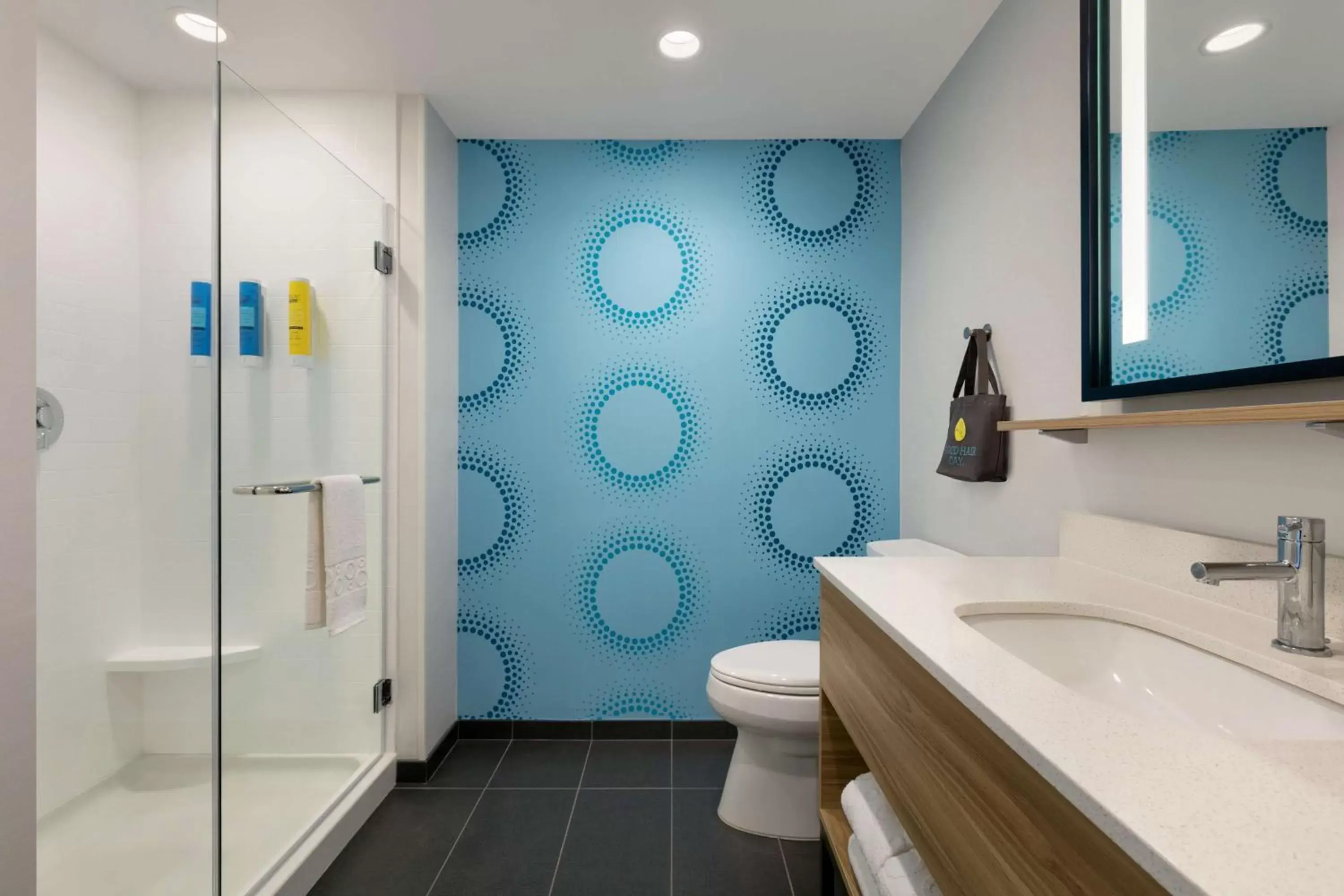 Queen Room with Two Queen Beds - Hearing Access in Tru By Hilton Easton Queen Room with Two Queen Beds - Hearing Access in Tru By Hilton Easton