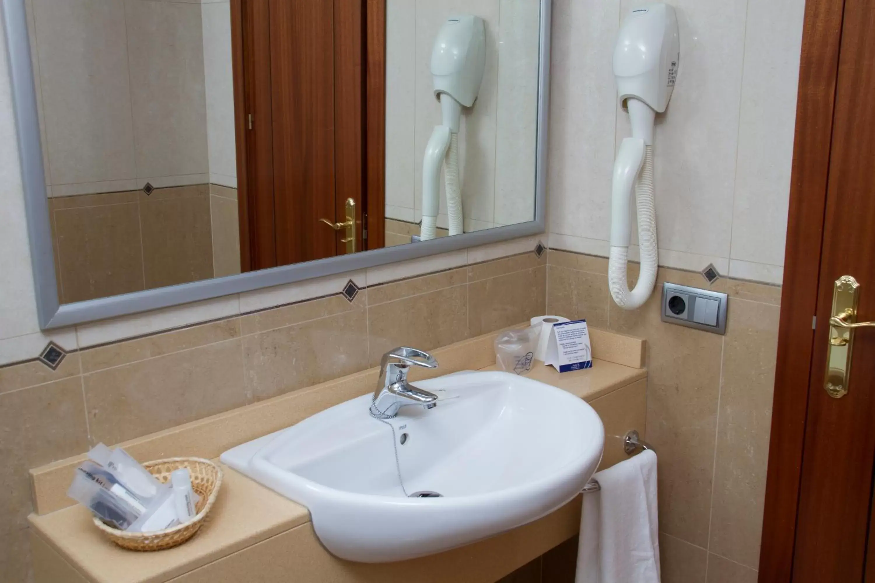 Bathroom in Hotel Diamar