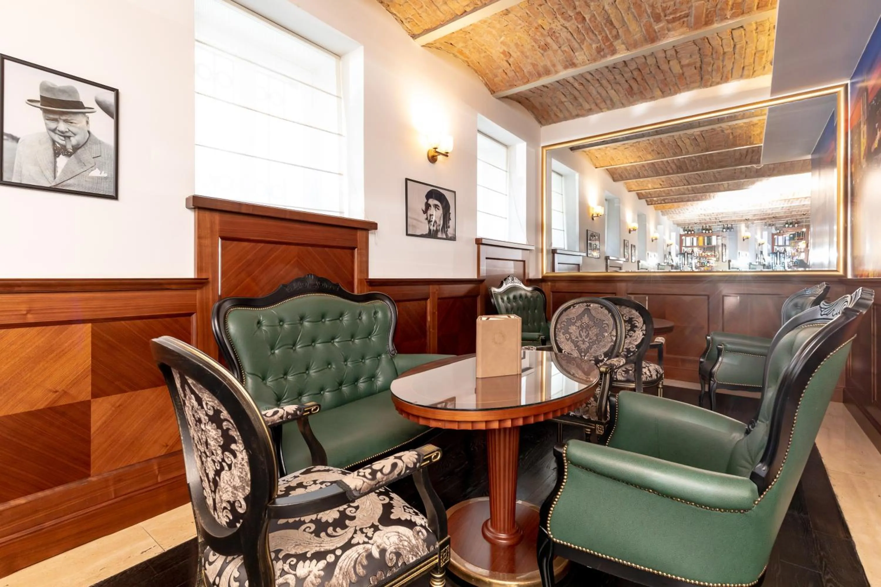 Lounge or bar in Hotel Le Premier