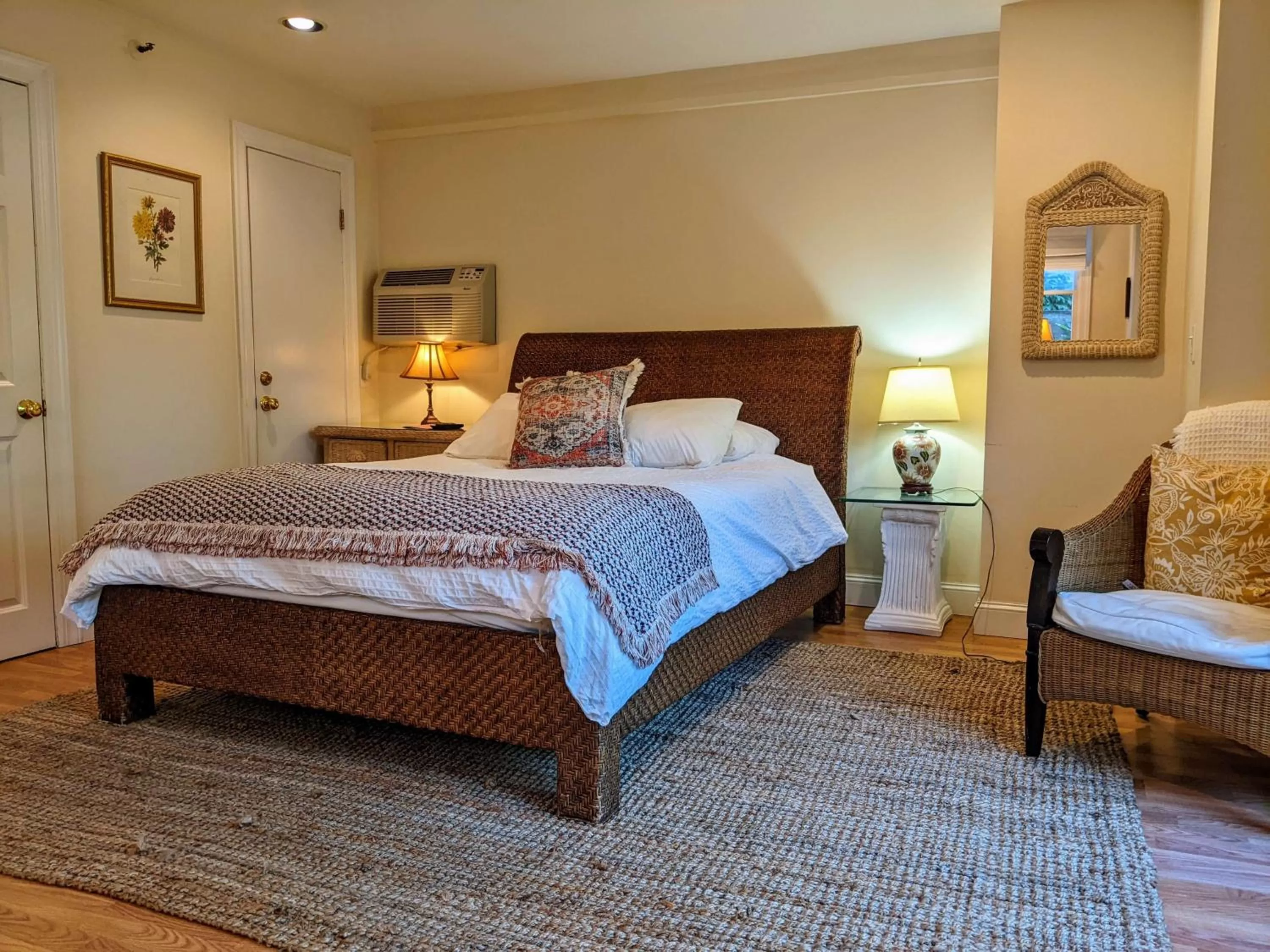 Bed in Stanton House Inn