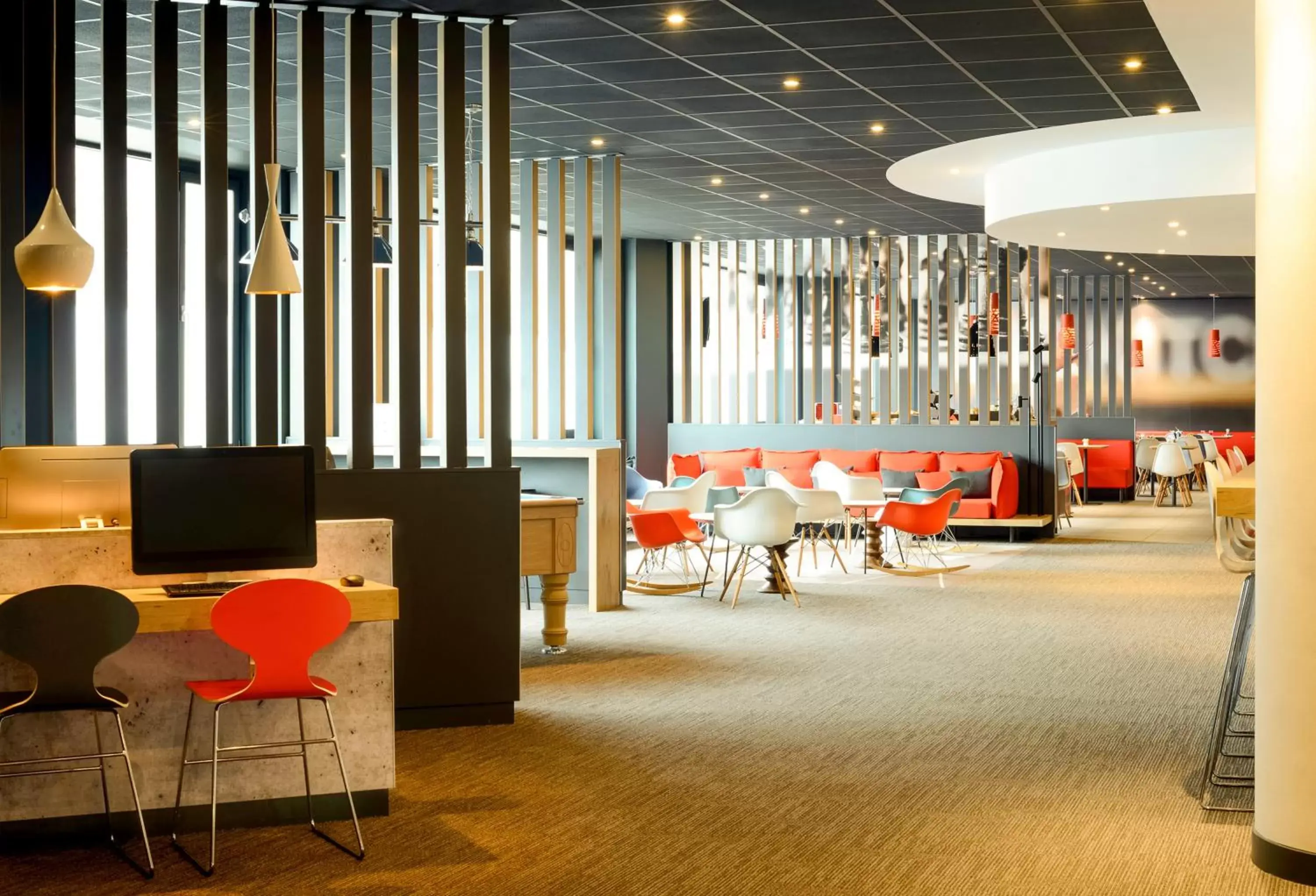 Lounge or bar in ibis Portsmouth
