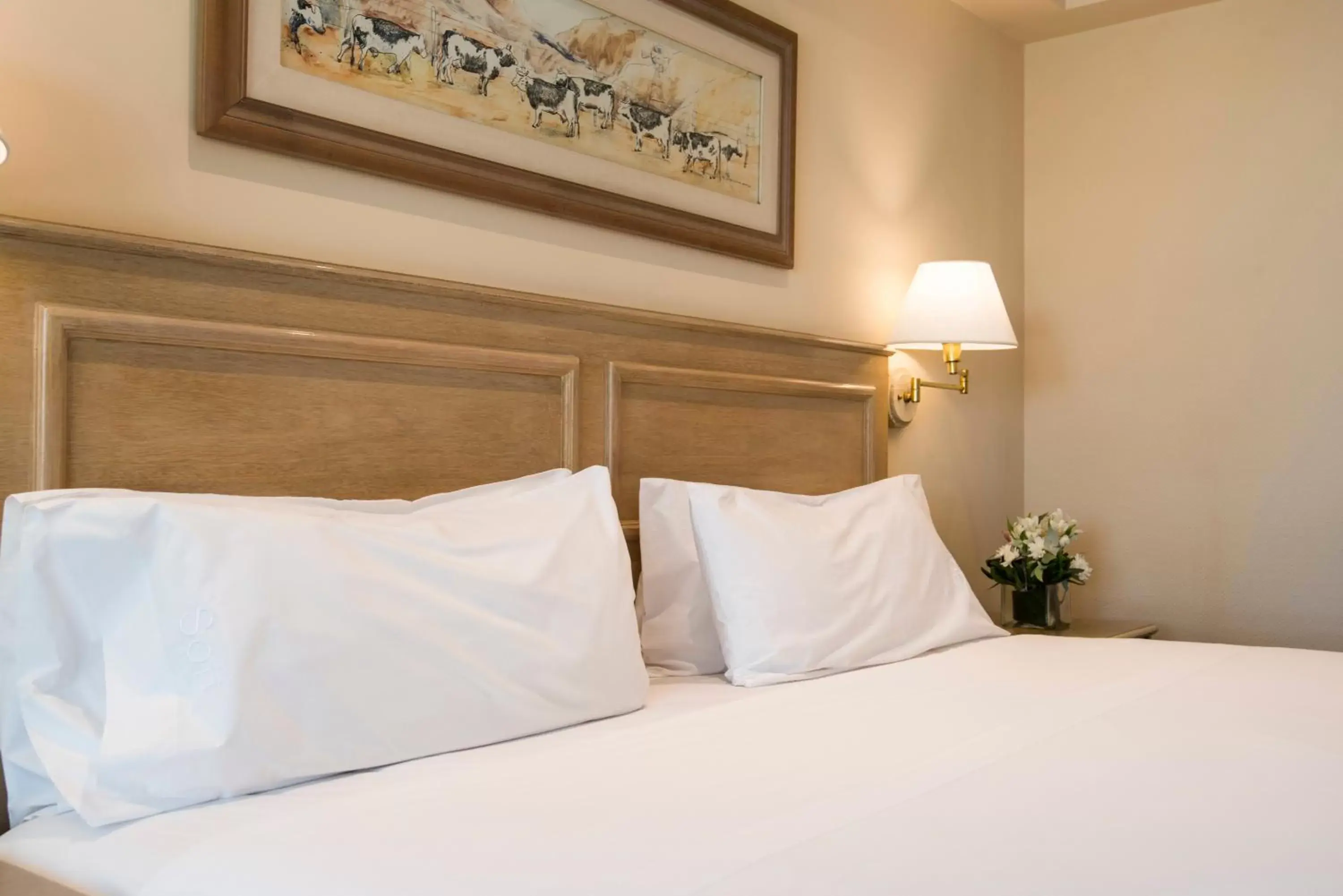 Bed in Holiday Inn Cordoba, an IHG Hotel