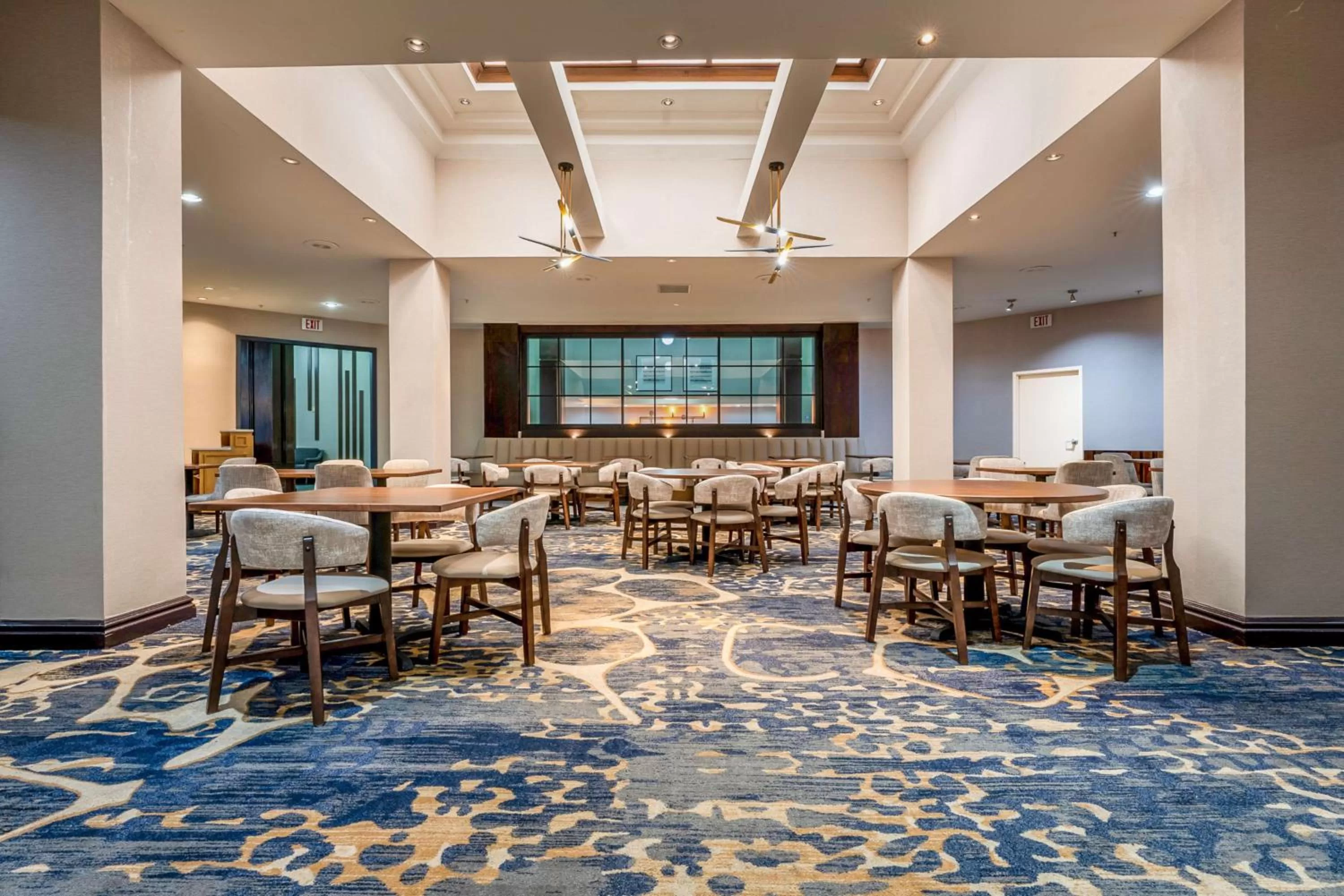 Restaurant/places to eat in DoubleTree by Hilton South Charlotte Tyvola