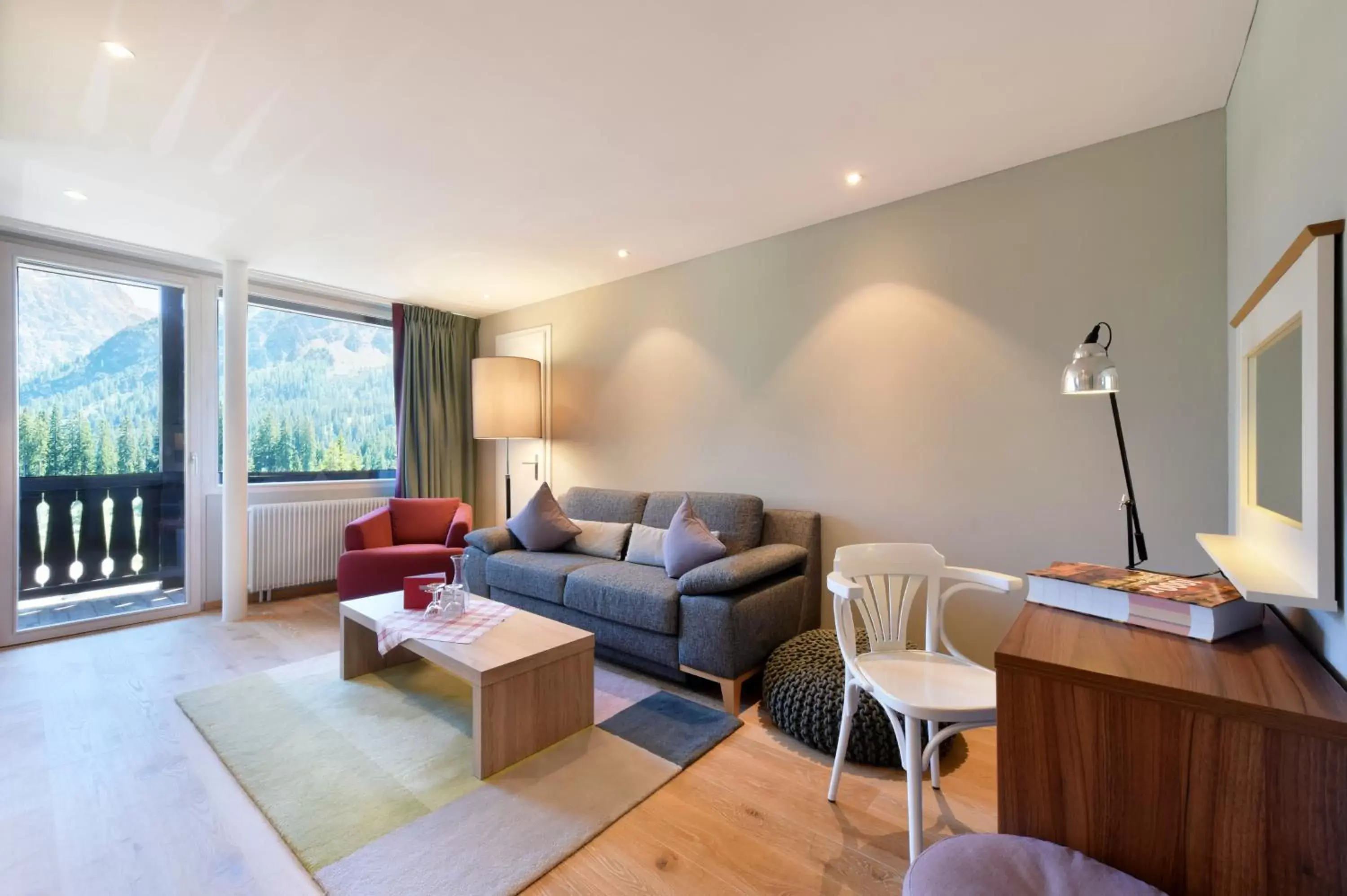 Photo of the whole room, Seating Area in Hotel Seehof-Arosa