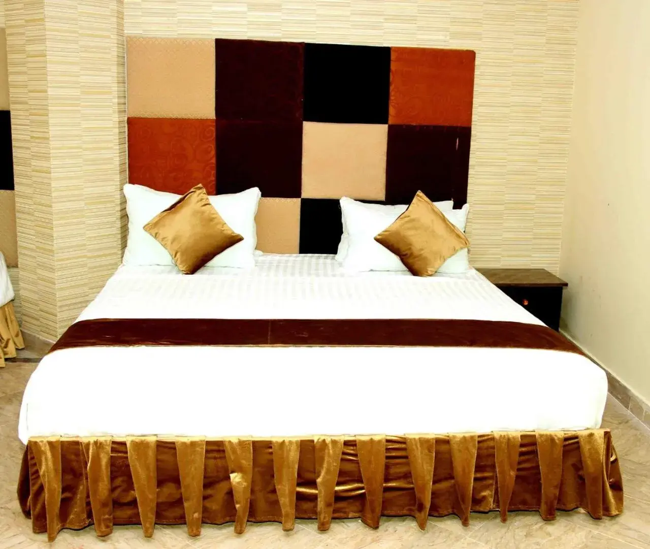 Bed in Hotel Premier Inn Gulberg