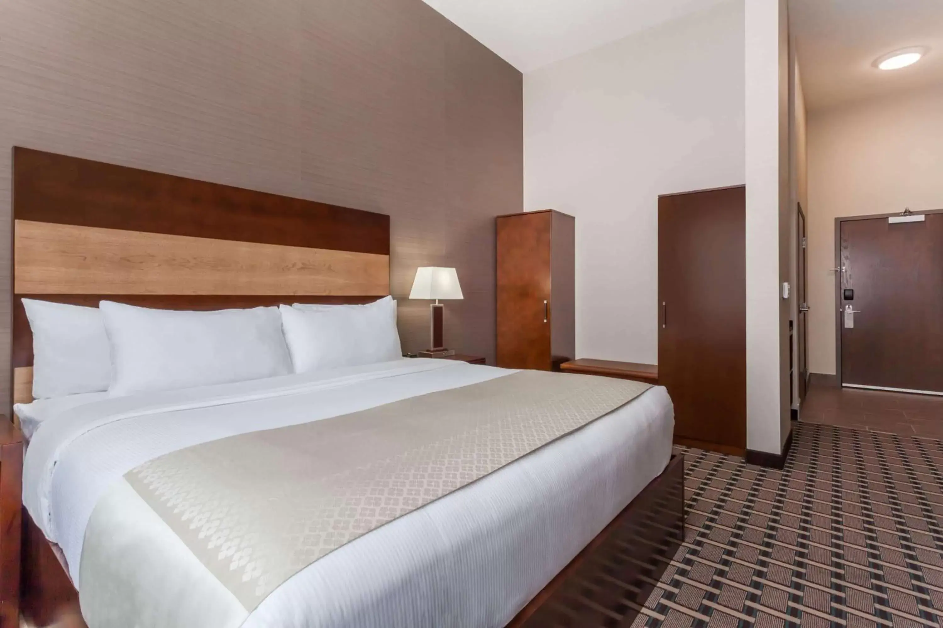 Photo of the whole room, Bed in Wyndham Garden Edmonton Airport