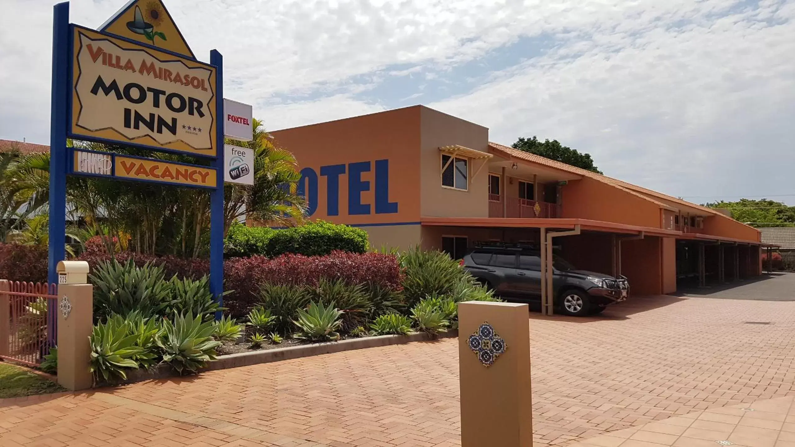 Facade/entrance, Property Building in Villa Mirasol Motor Inn