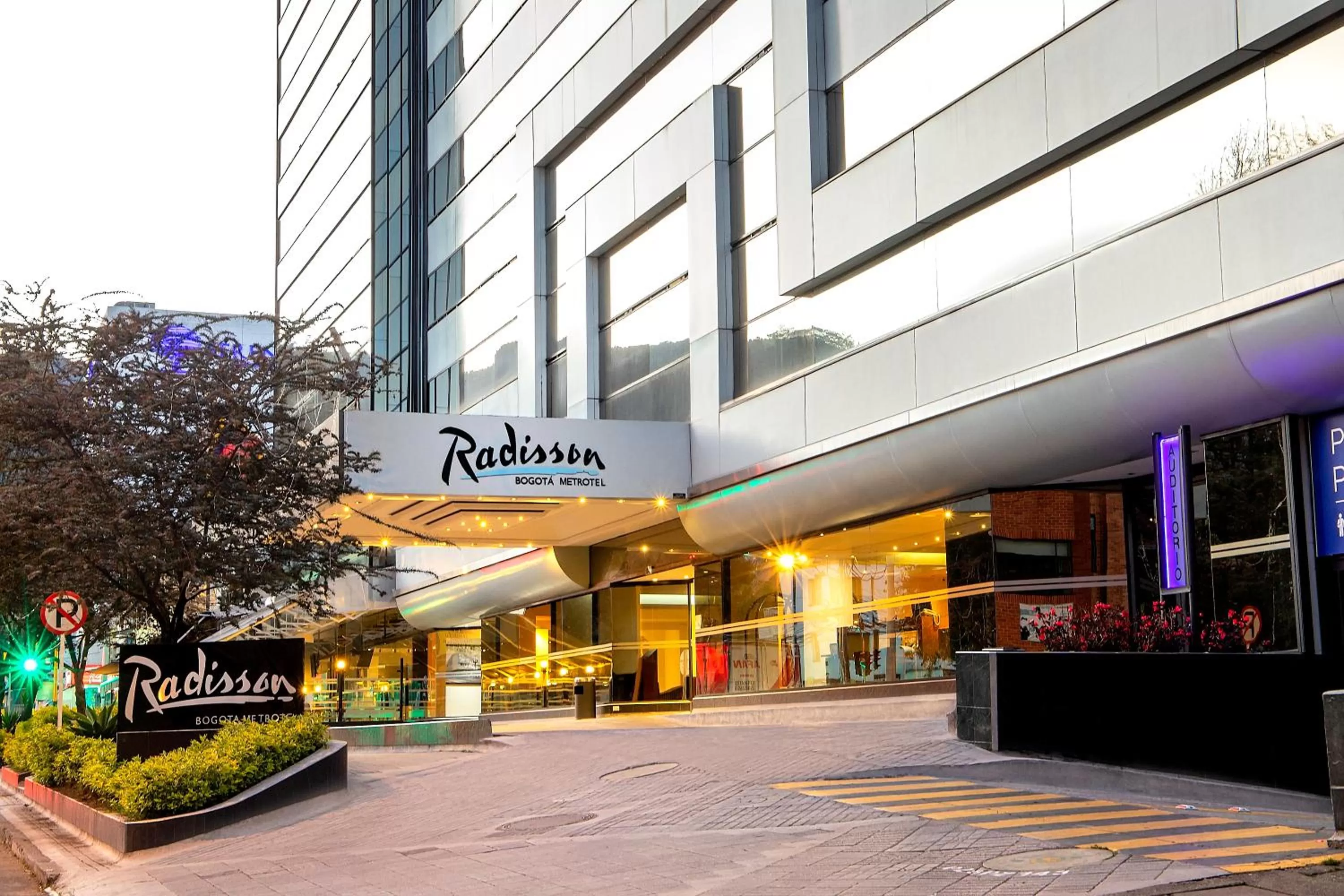 Property building in Radisson Bogota Metrotel