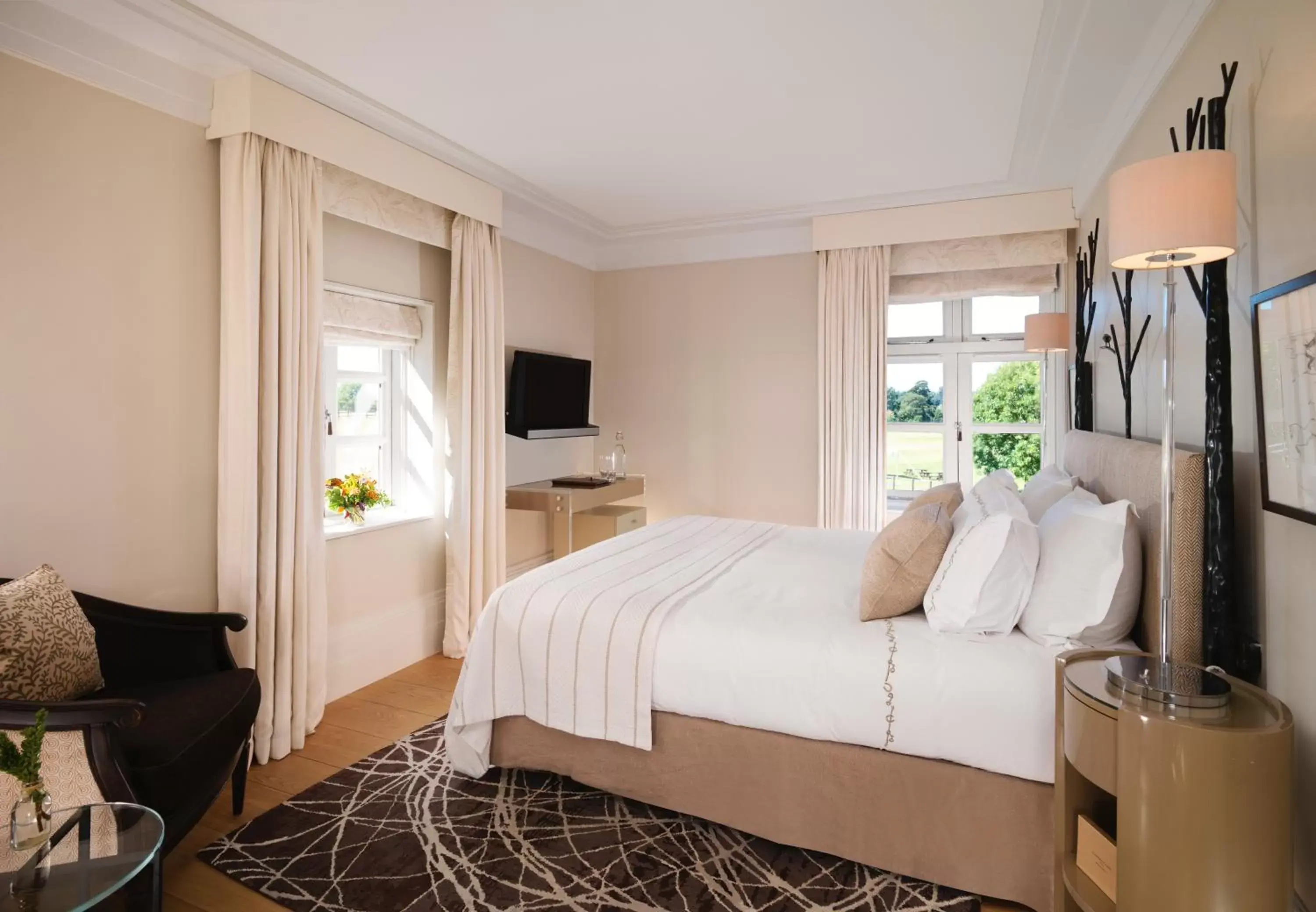 Bedroom, Bed in Coworth Park - Dorchester Collection