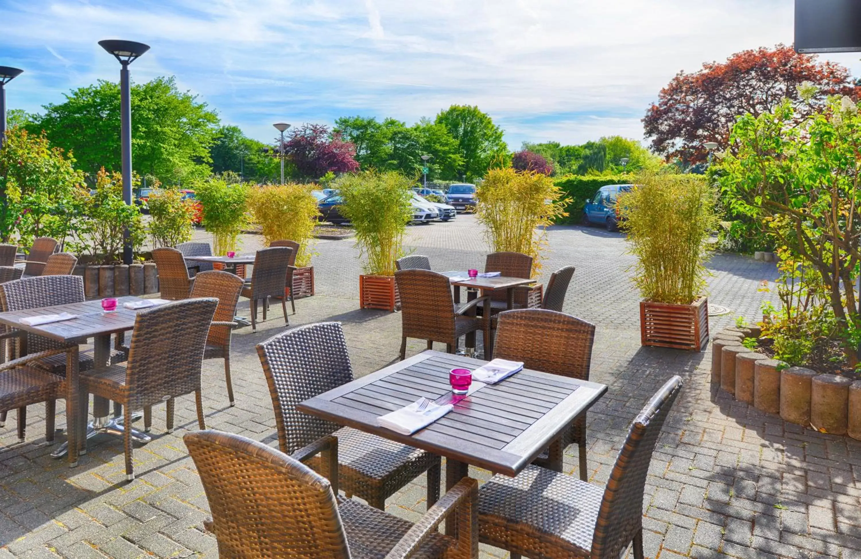 Balcony/Terrace, Restaurant/Places to Eat in Leonardo Hotel Köln