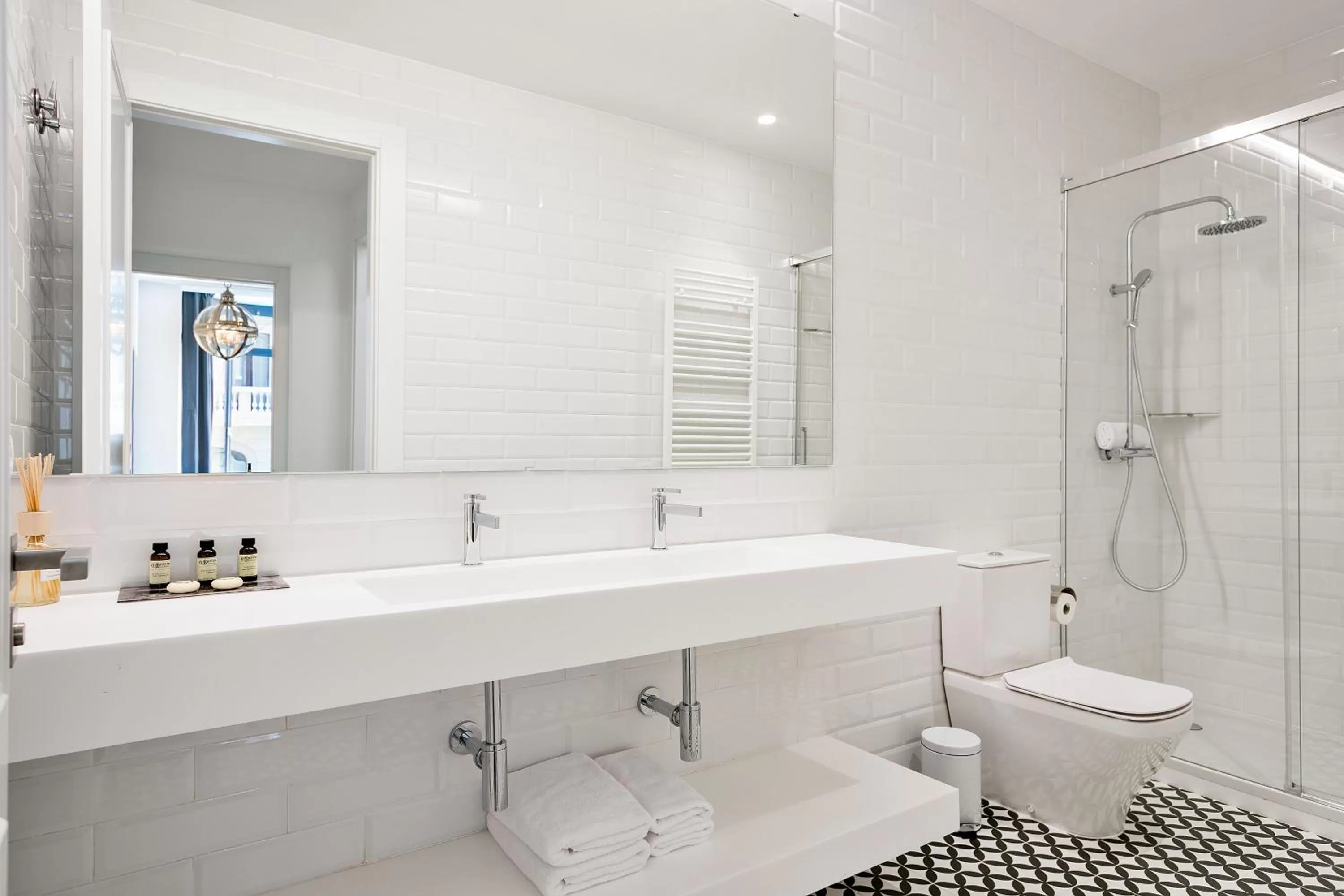 Toilet in Murmuri Residence Mercader