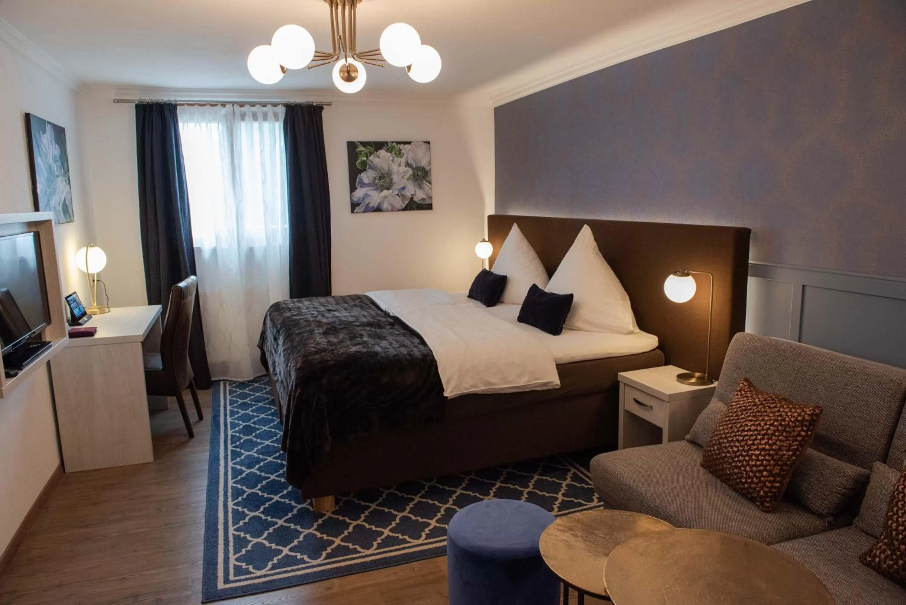 Photo of the whole room, Bed in Boutique - Hotel Zum Schloss