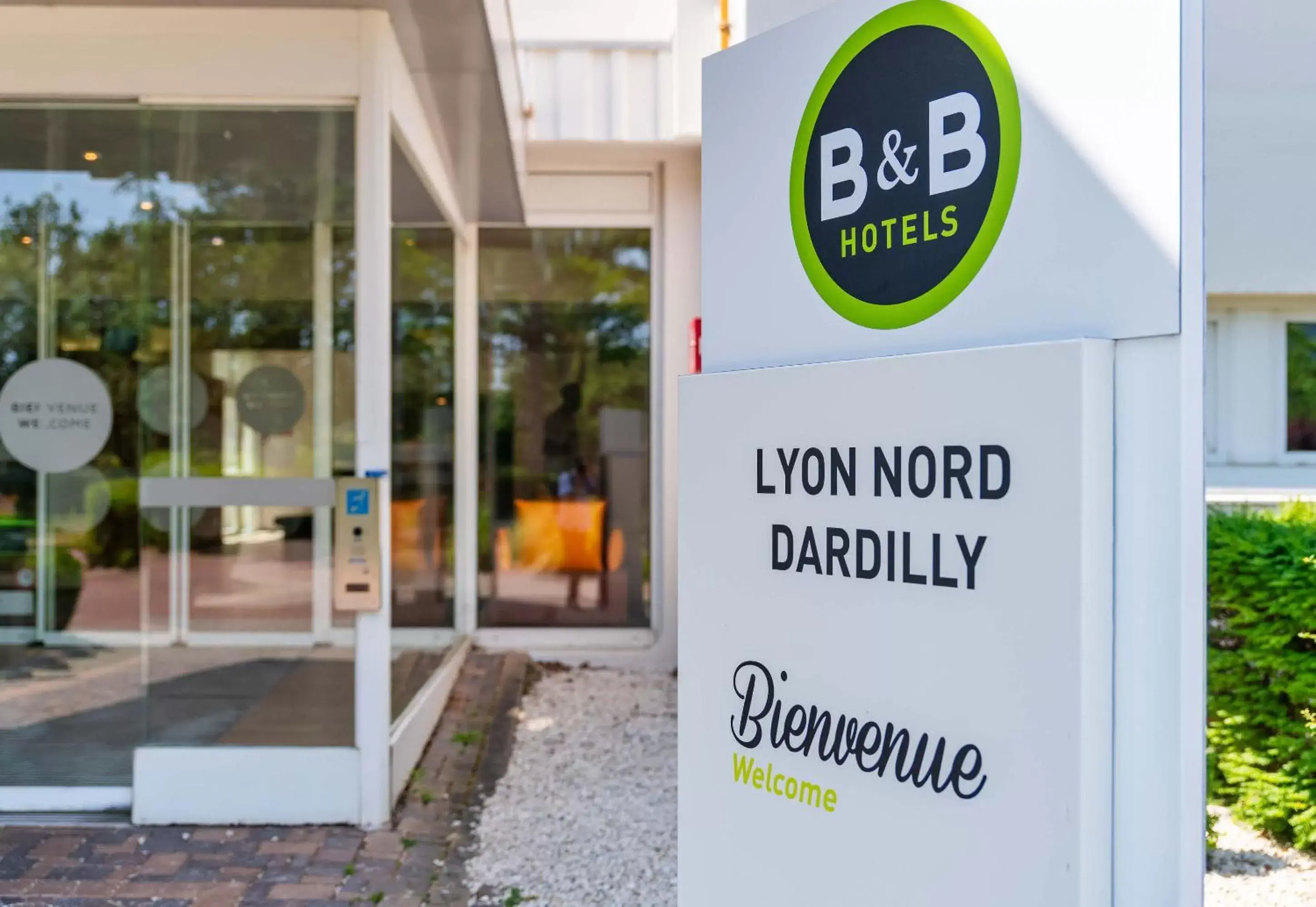 Facade/entrance in B&B HOTEL Lyon Nord 4 étoiles