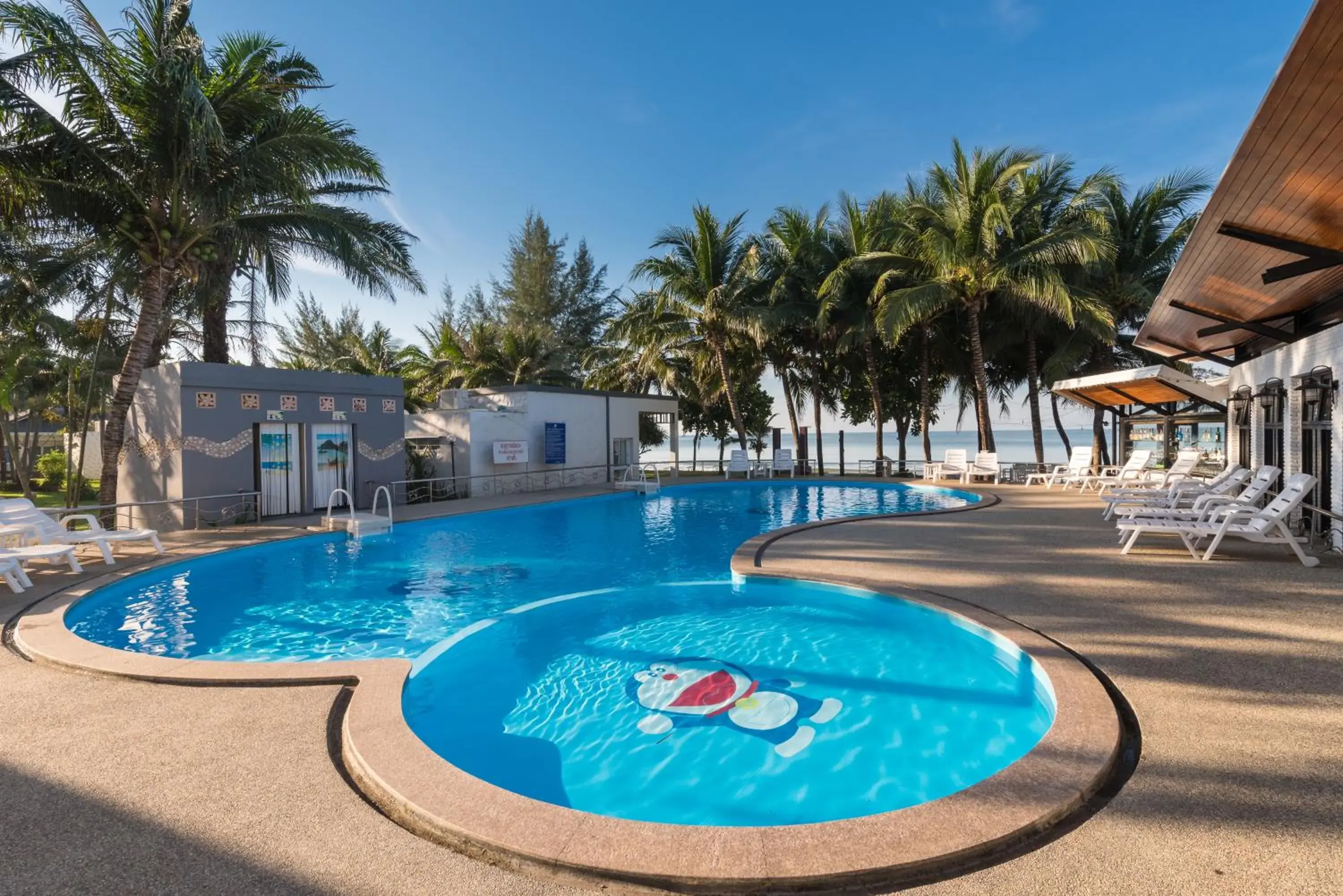 Restaurant/places to eat, Swimming Pool in Chaolao Tosang Beach Hotel