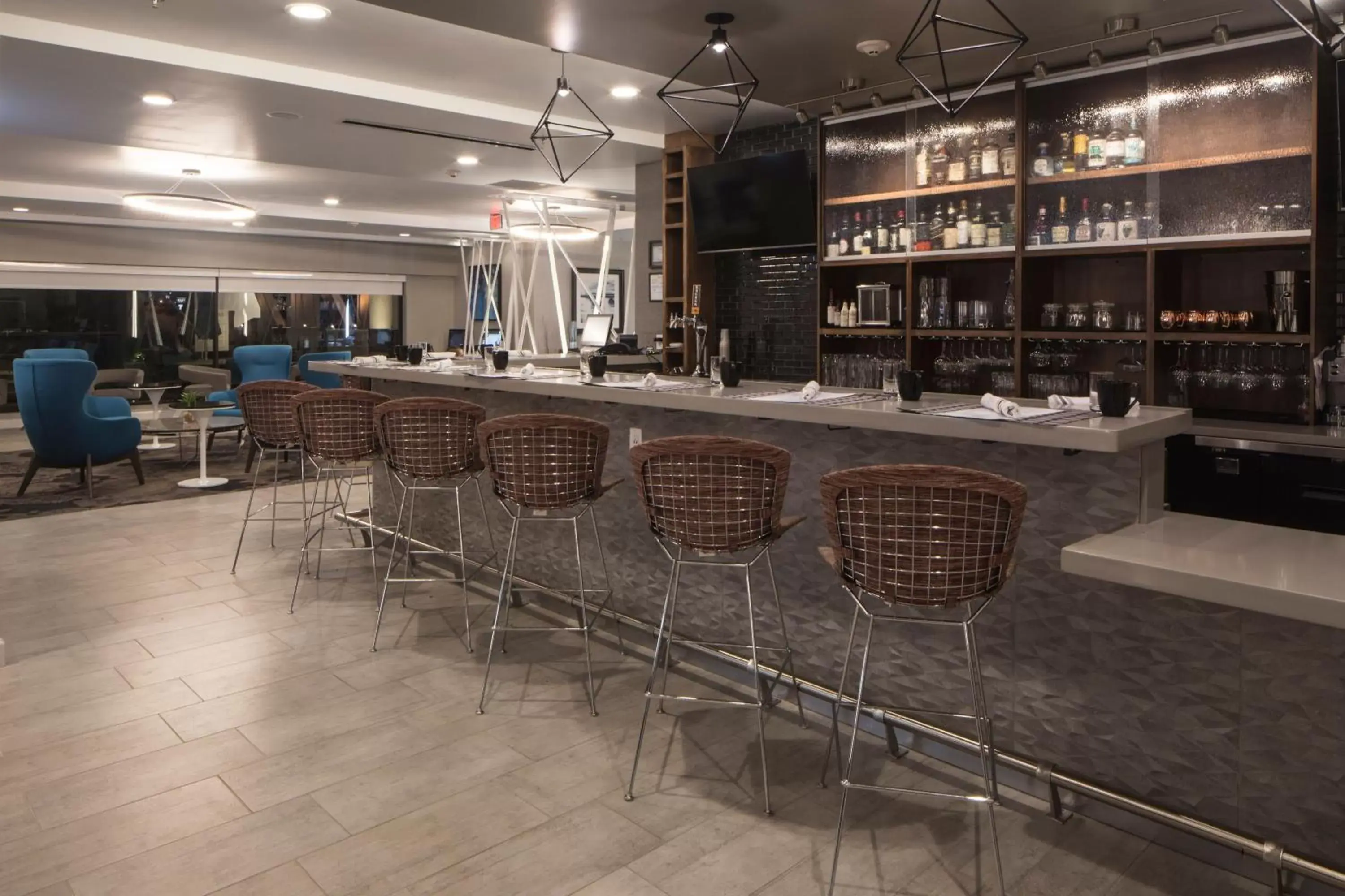 Restaurant/places to eat, Lounge/Bar in Hotel Indigo Harrisburg – Hershey