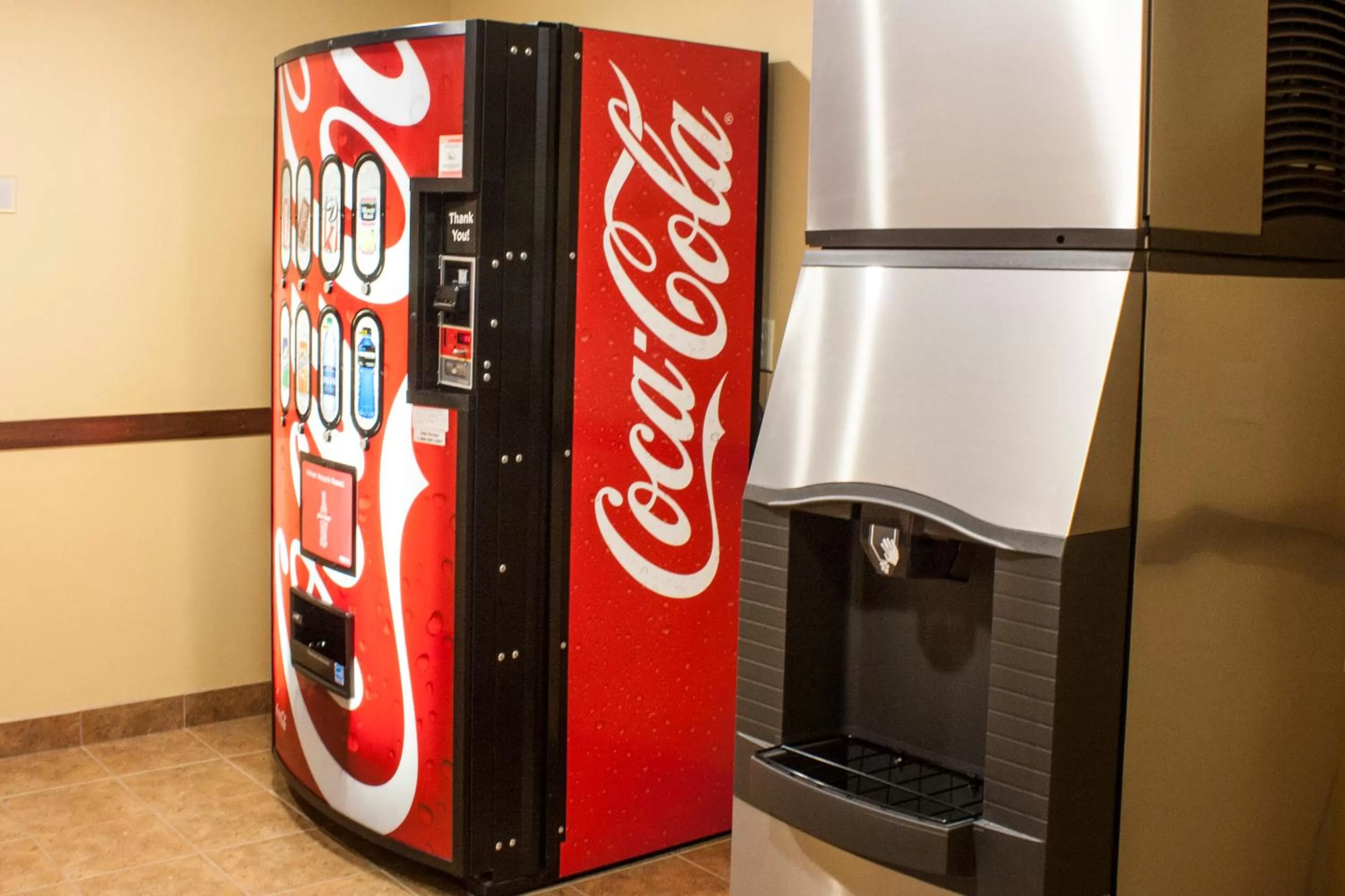 Drinks in Comfort Inn & Suites Copley Akron