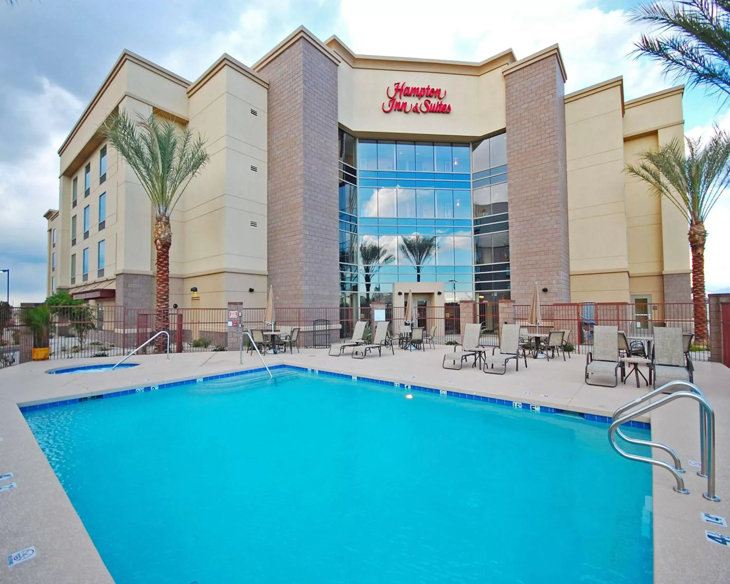 Pool view, Swimming Pool in Hampton Inn & Suites Phoenix/Gilbert