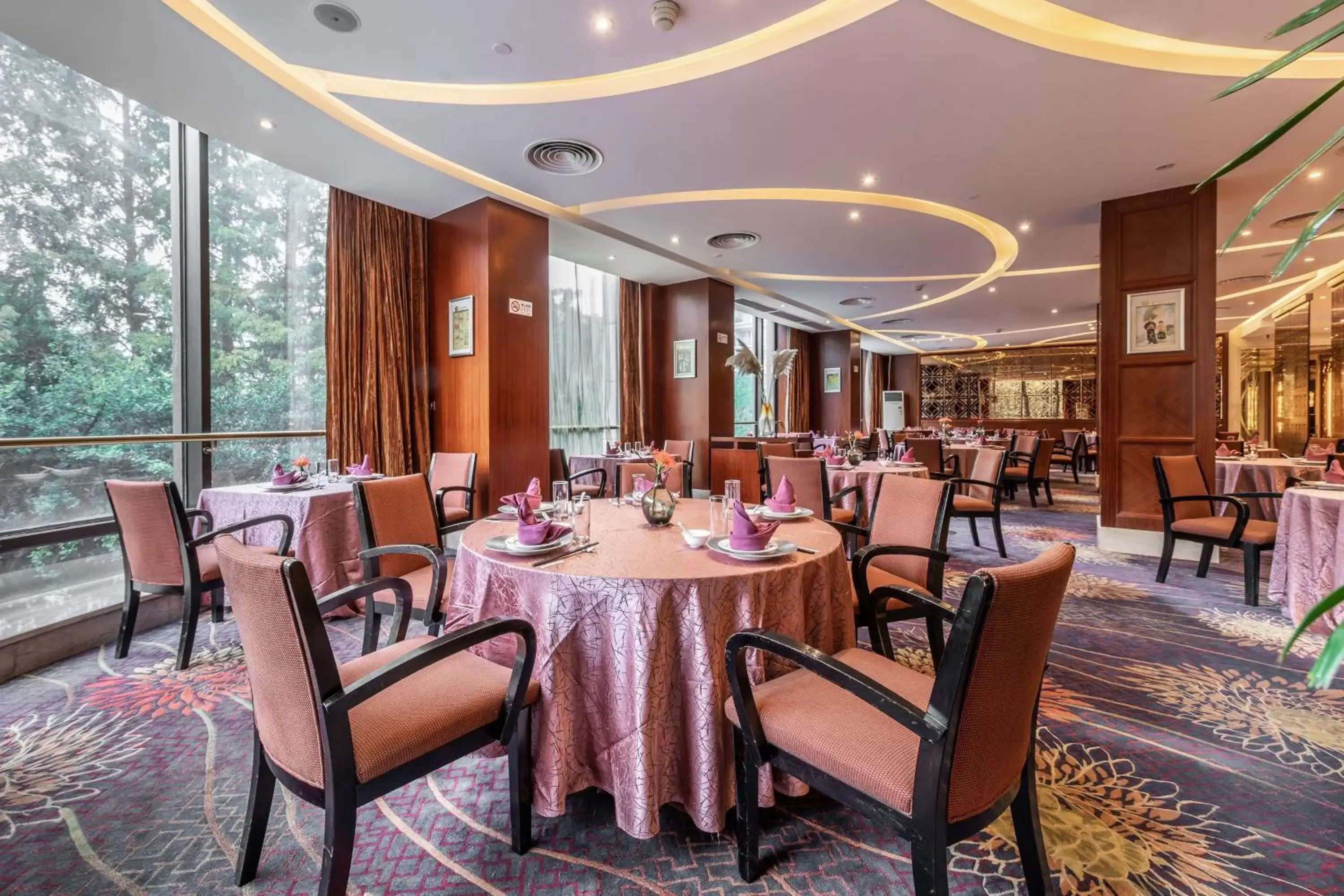 Restaurant/Places to Eat in Crowne Plaza Shanghai, an IHG Hotel