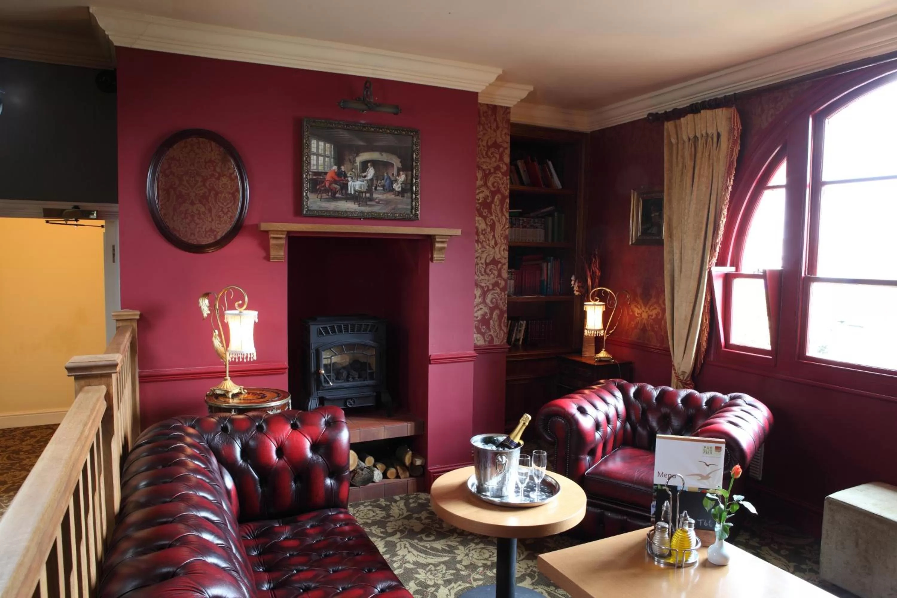 Communal lounge/ TV room in Pier Hotel