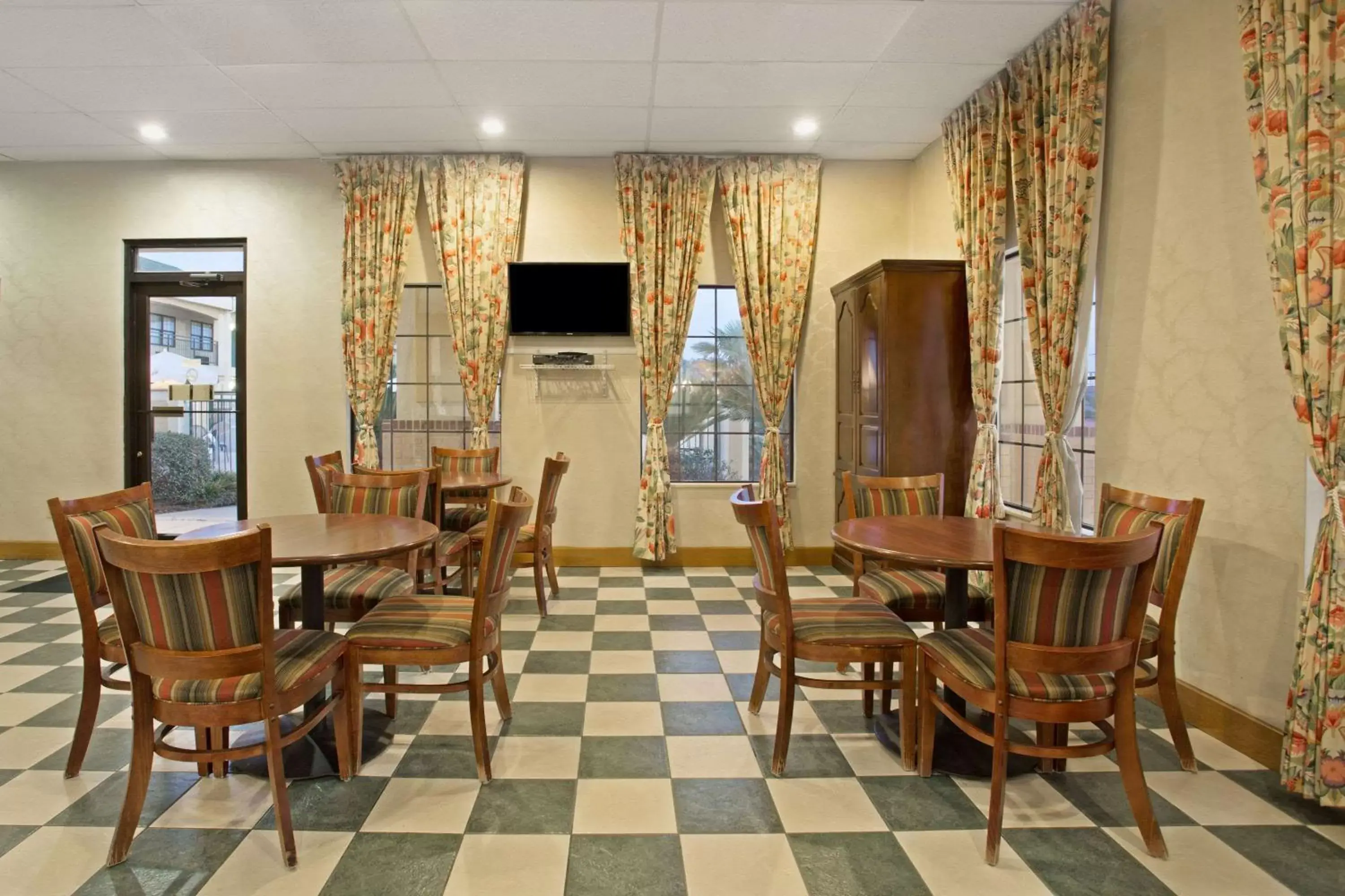 Restaurant/places to eat, Dining Area in Days Inn by Wyndham Hammond