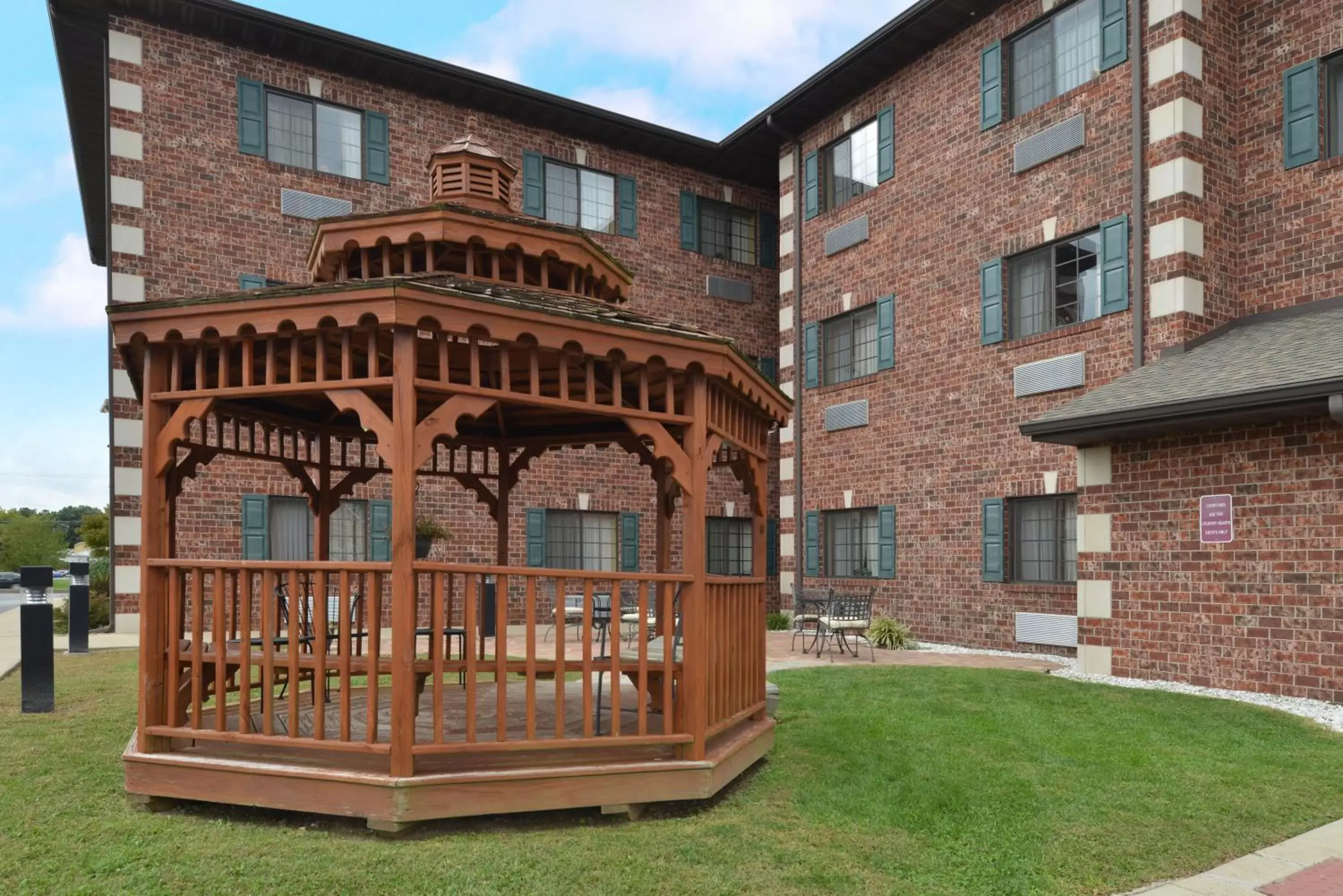 Balcony/Terrace, Property Building in Country Hearth Inn & Suites Edwardsville