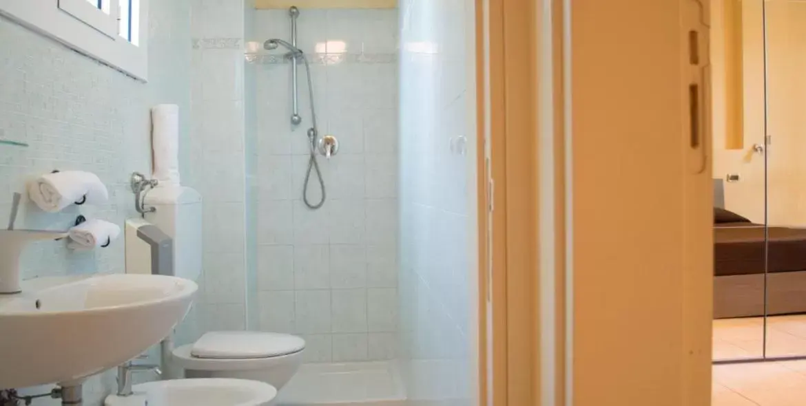Shower, Bathroom in Guerrini Hotel