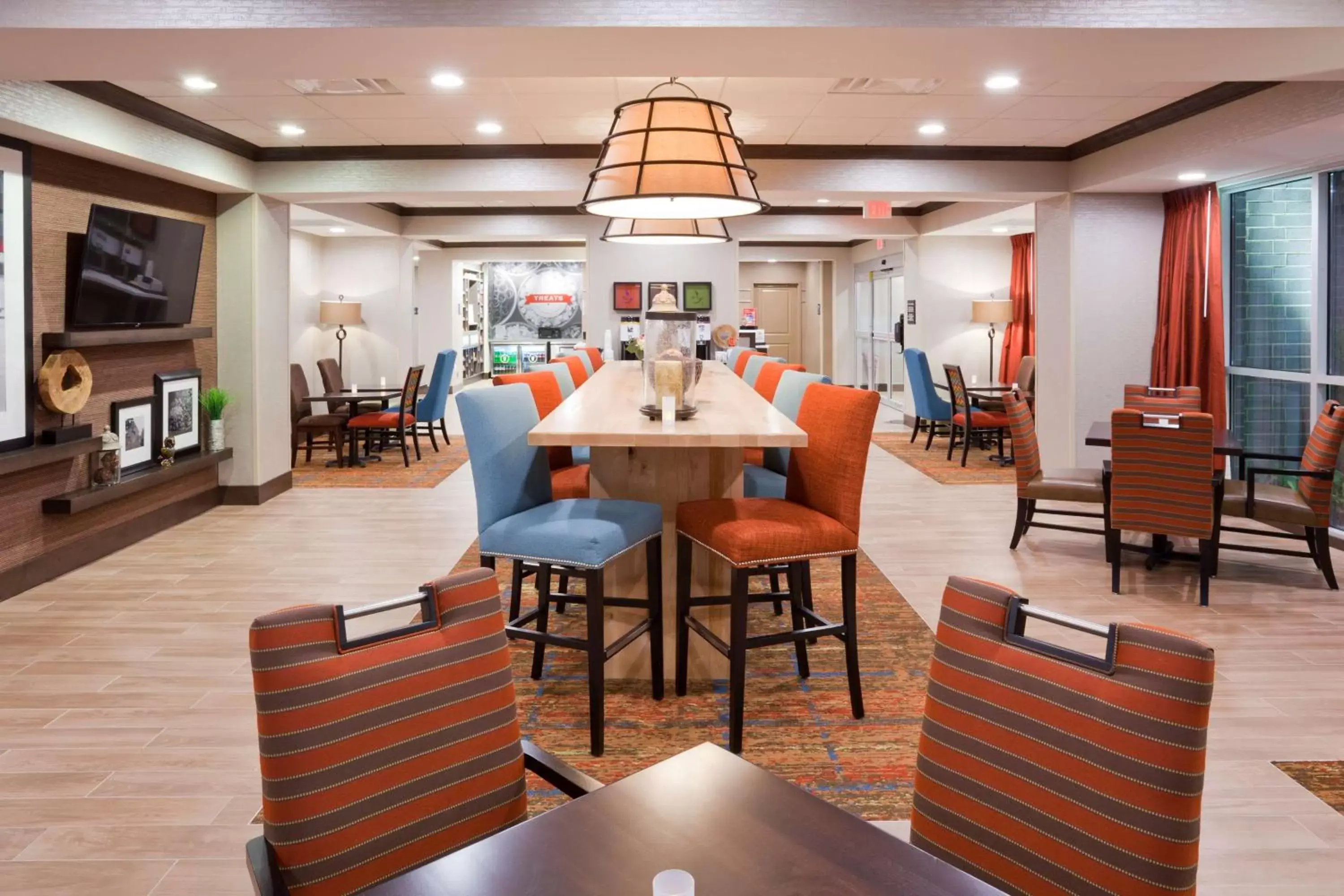 Lobby or reception, Restaurant/Places to Eat in Hampton Inn Minneapolis Bloomington West