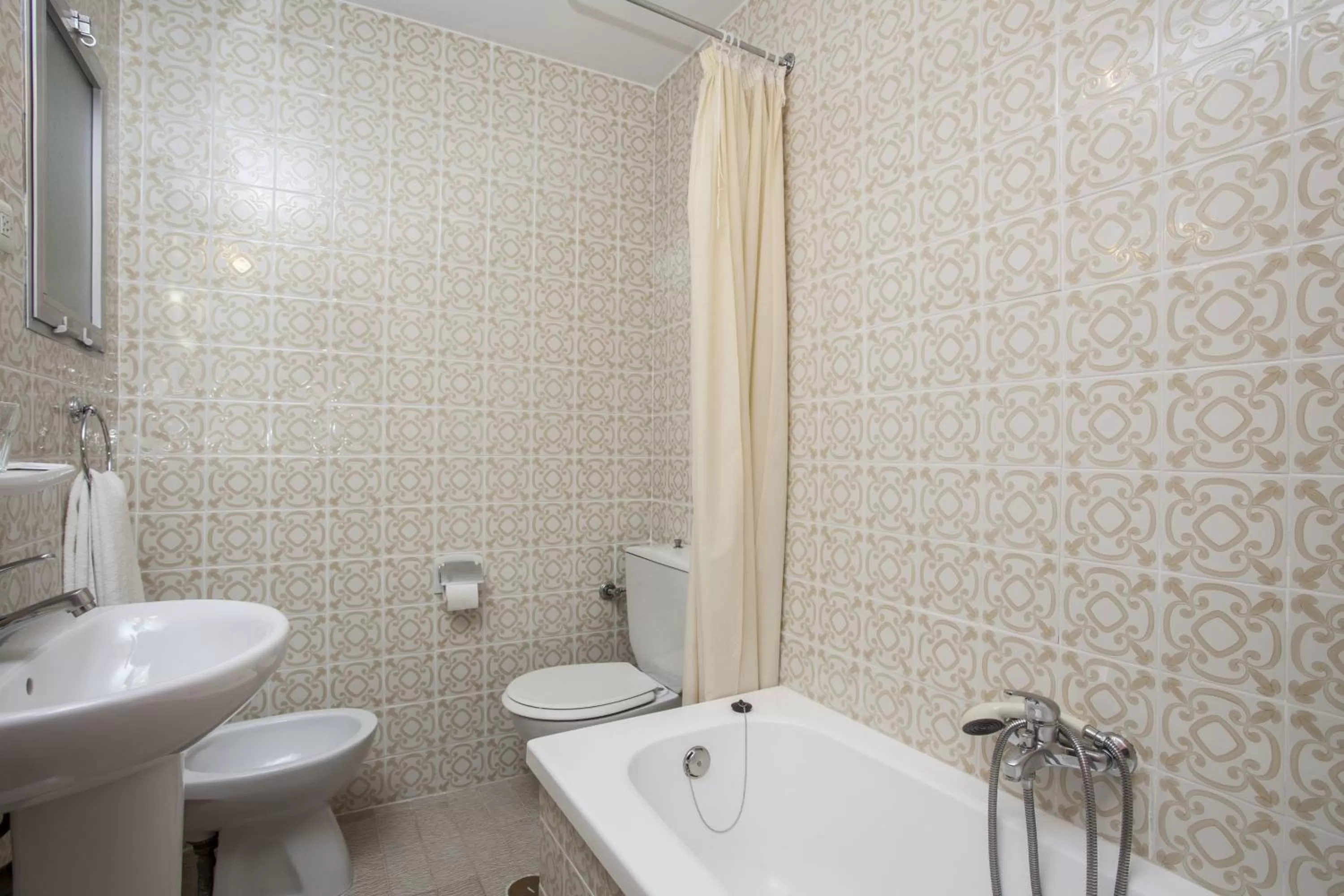 Bathroom in Hotel Valencia de la Música