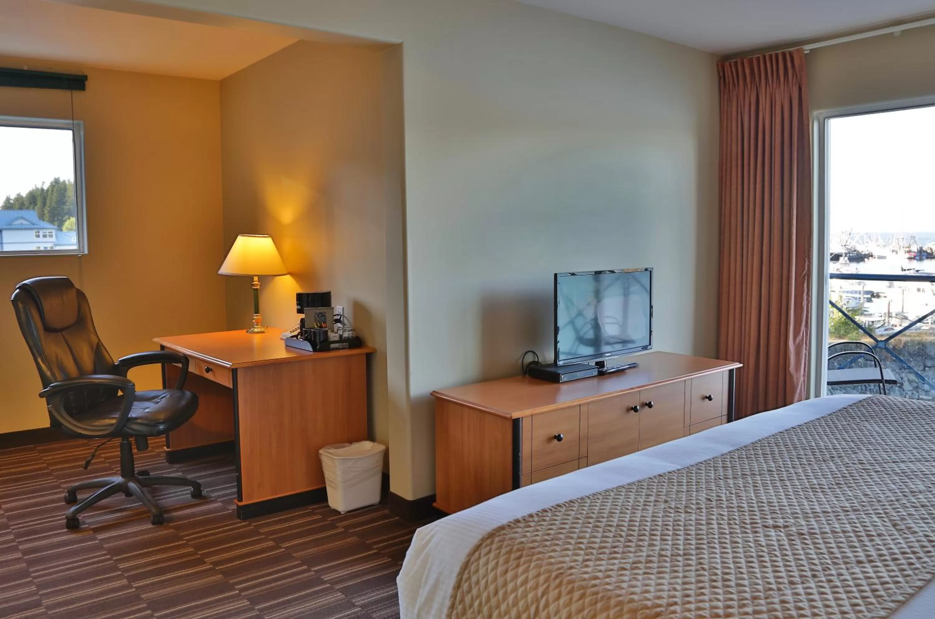 Photo of the whole room, Bed in Glen Lyon Inn