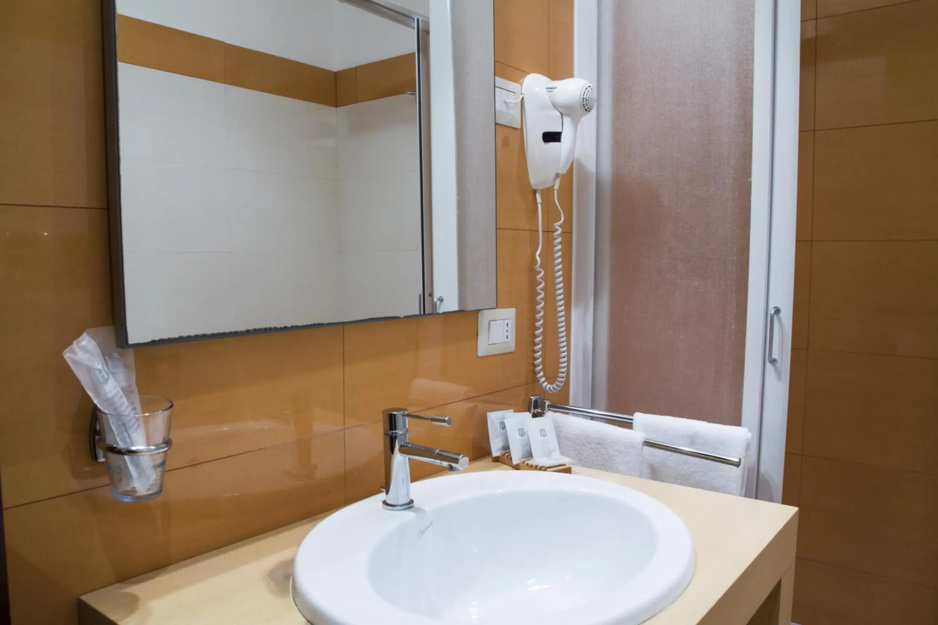 Bathroom in Hotel Catania Town