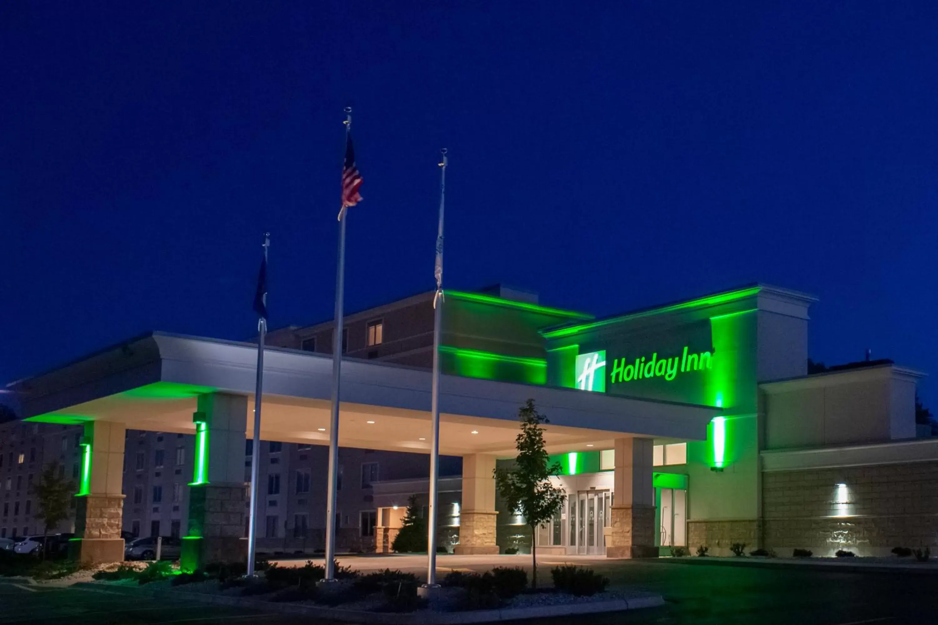 Property Building in Holiday Inn Marquette, an IHG Hotel