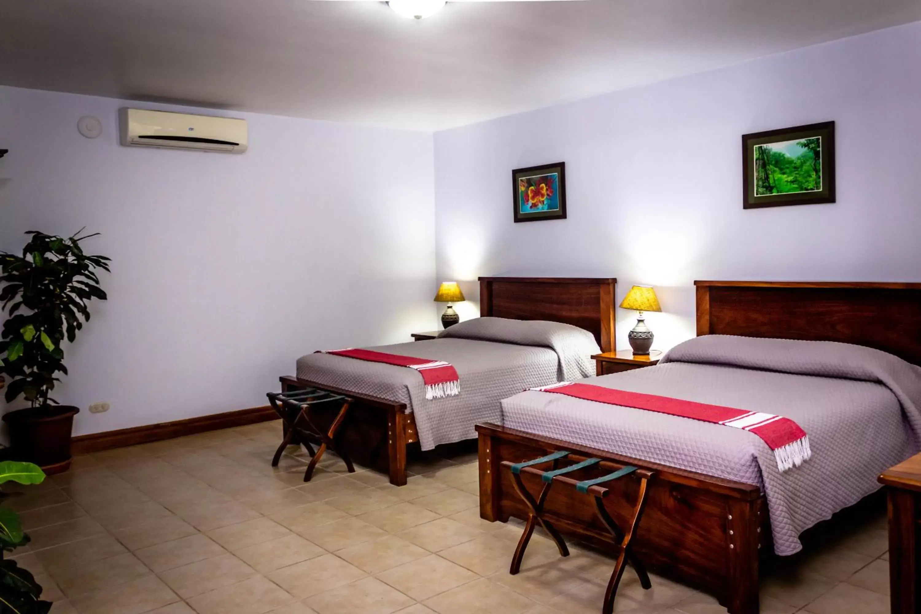 Photo of the whole room, Bed in Jaco Hotel DoceLunas