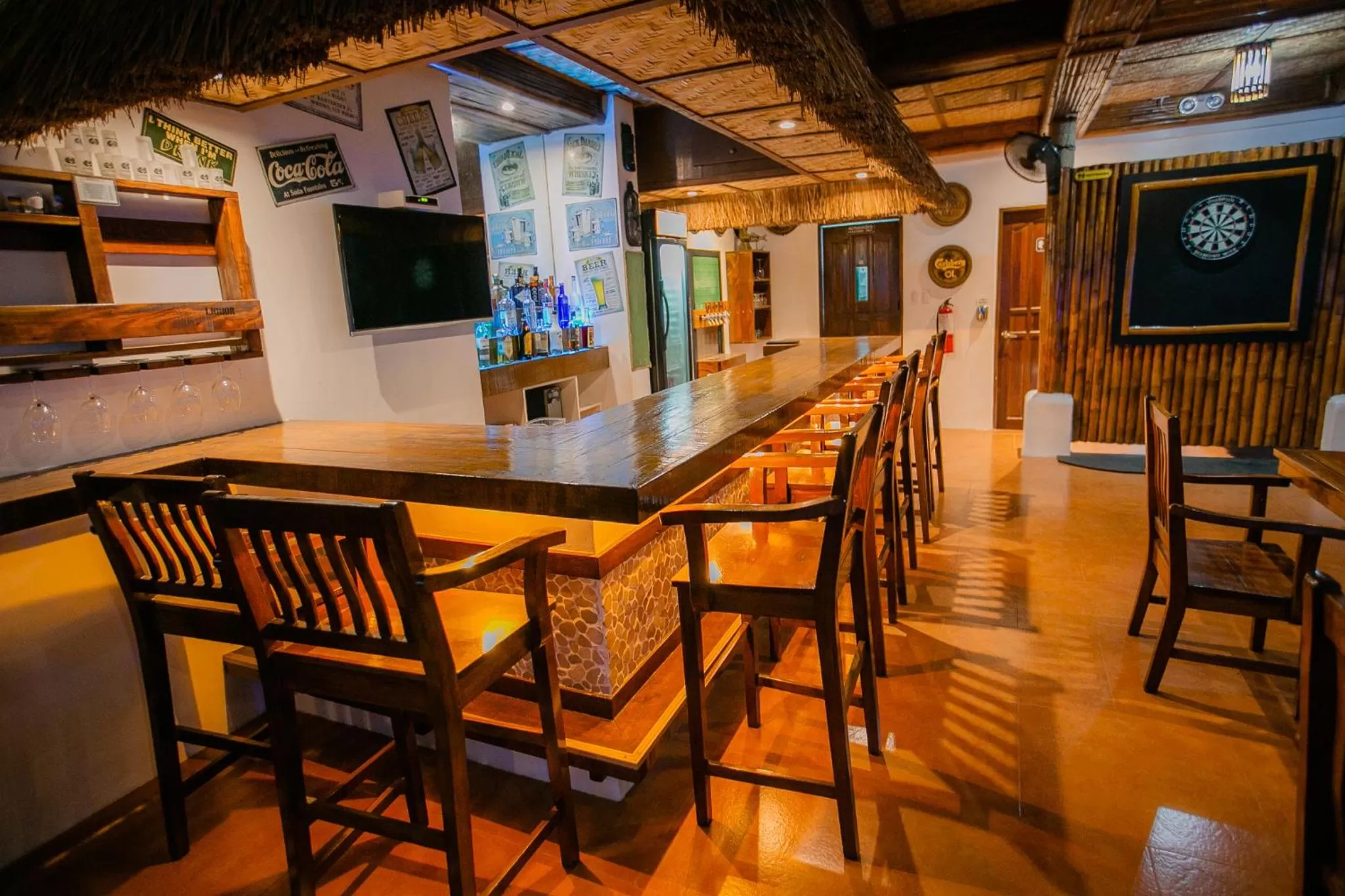 Restaurant/places to eat in Kav&#x27;s Beach Resort