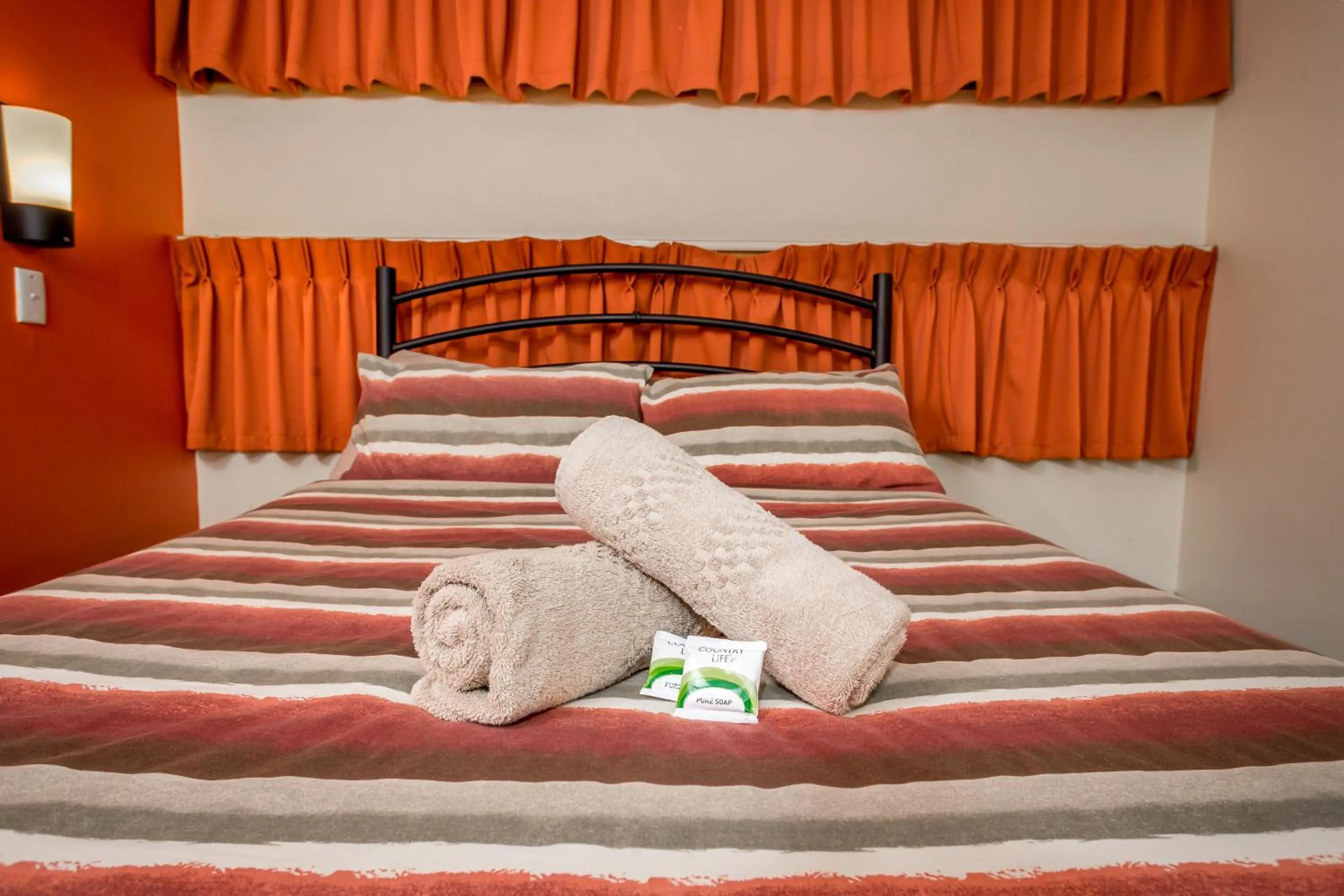 Bedroom, Bed in YHA Alice Springs