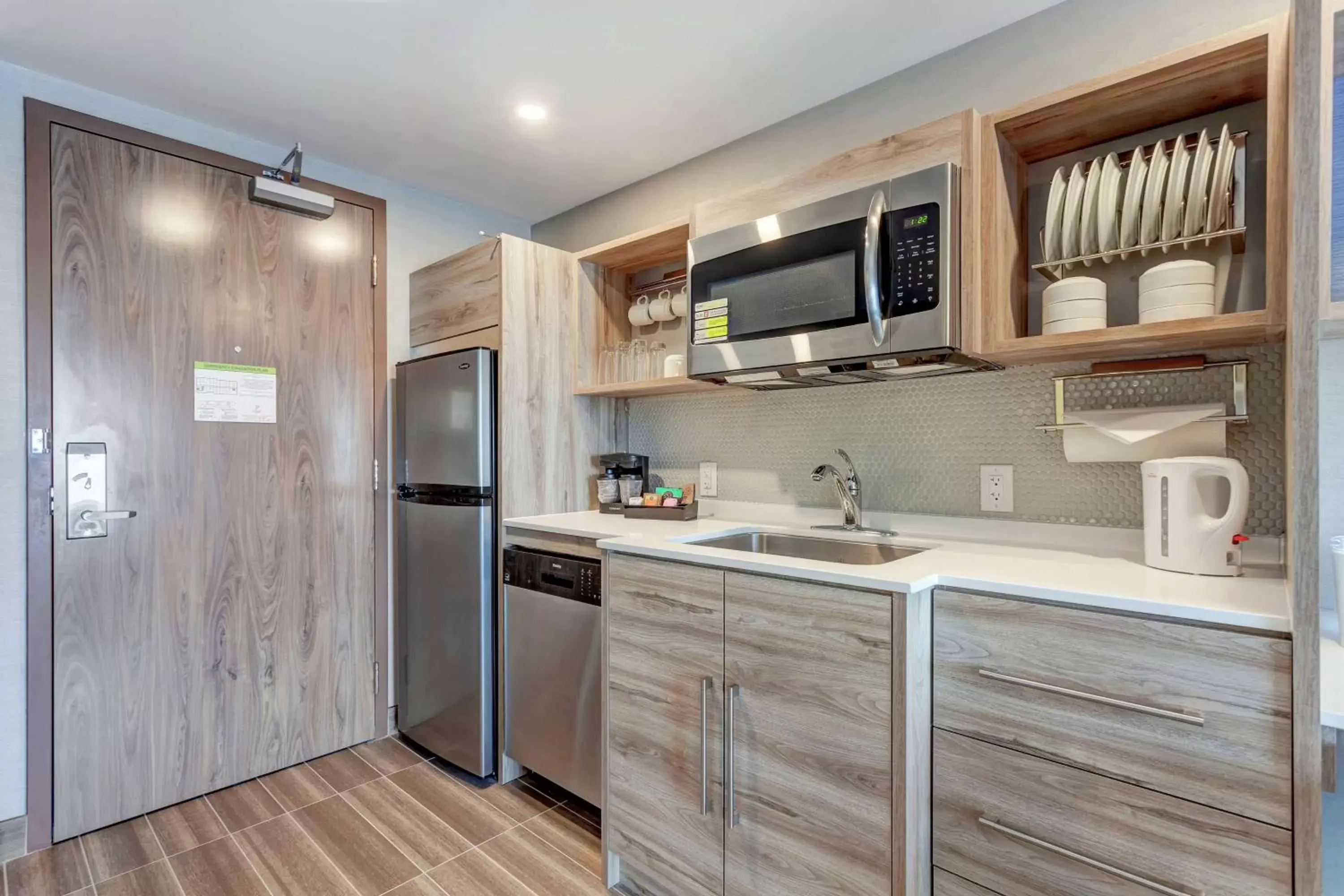 Kitchen or kitchenette, Kitchen/Kitchenette in Home2 Suites By Hilton Toronto/Brampton, On