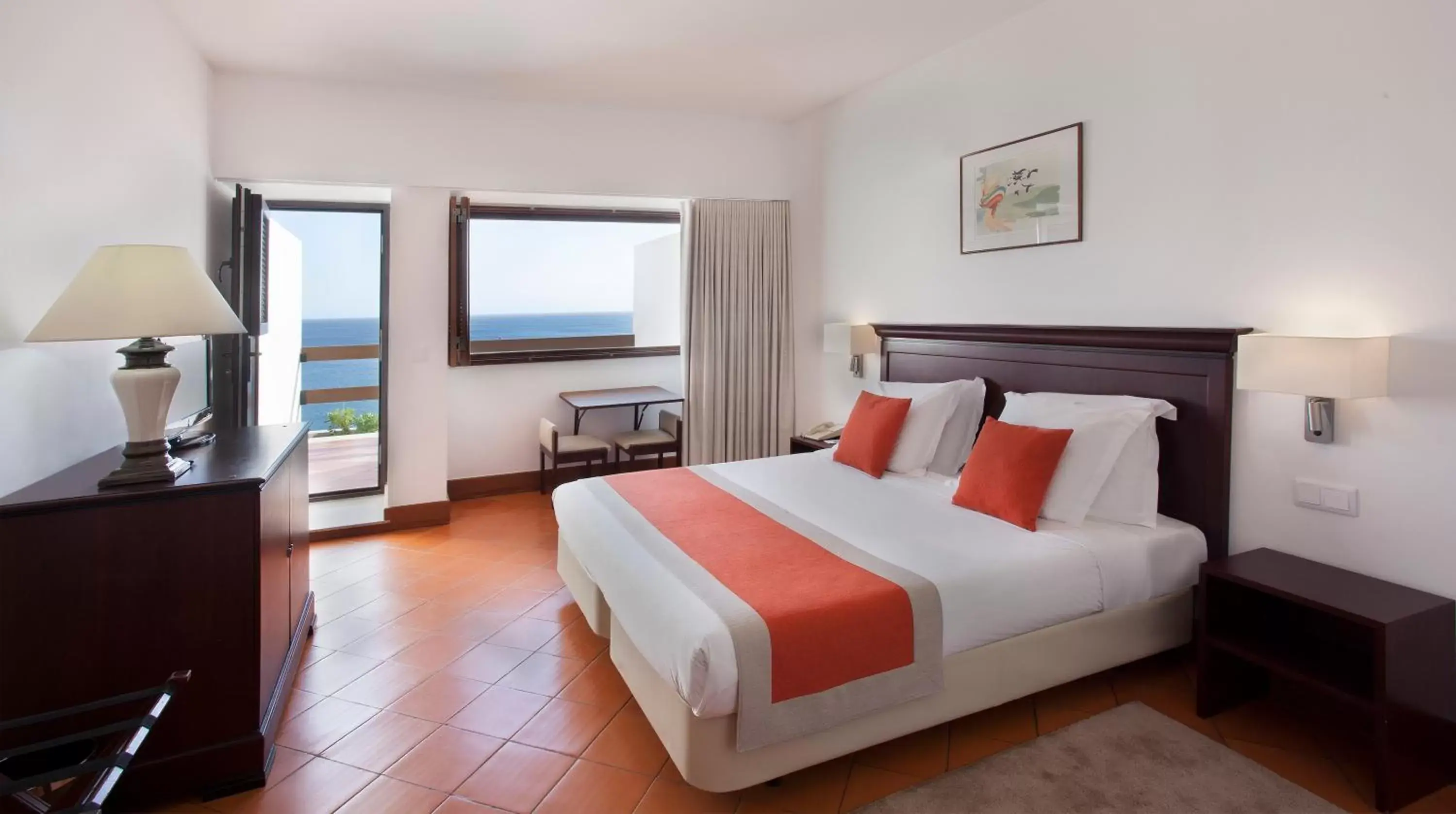 Bedroom in Hotel do Mar