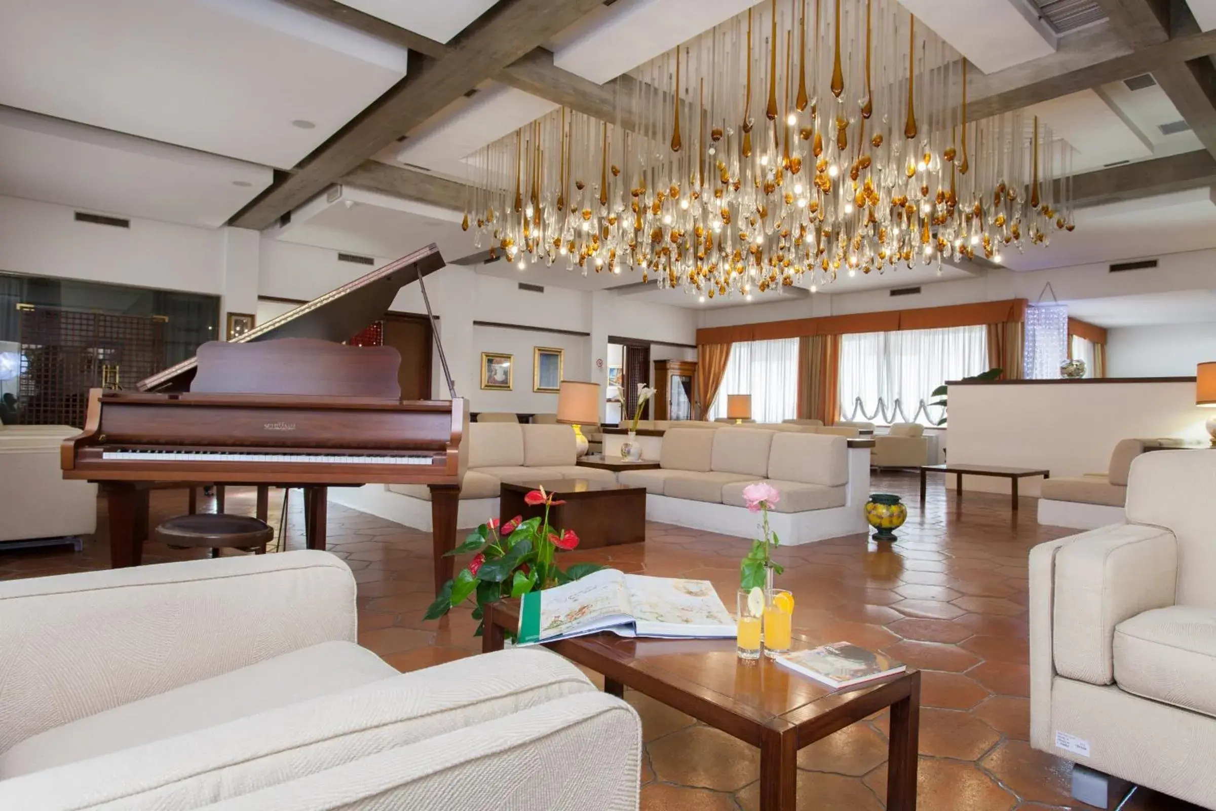 Communal lounge/ TV room in Grand Hotel De Rose