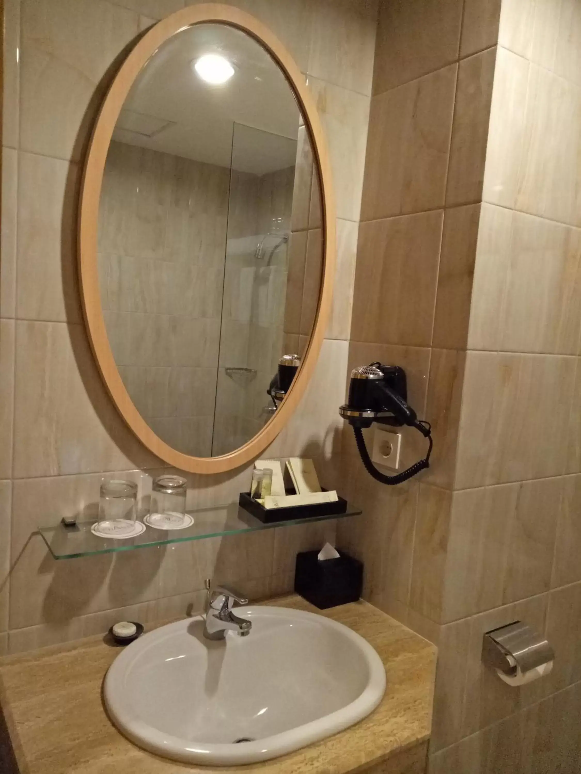 Toilet, Bathroom in Hotel Chanti Managed by TENTREM Hotel Management Indonesia
