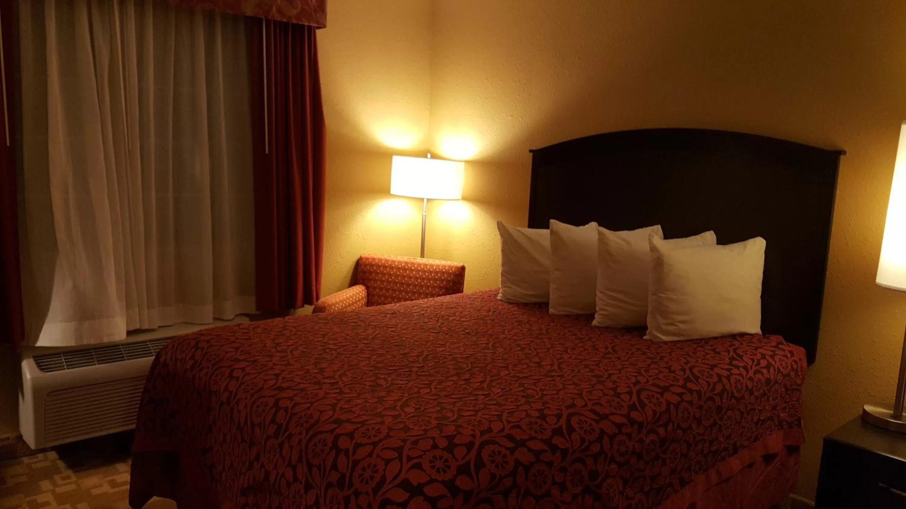 Bedroom, Bed in Days Inn by Wyndham Central City